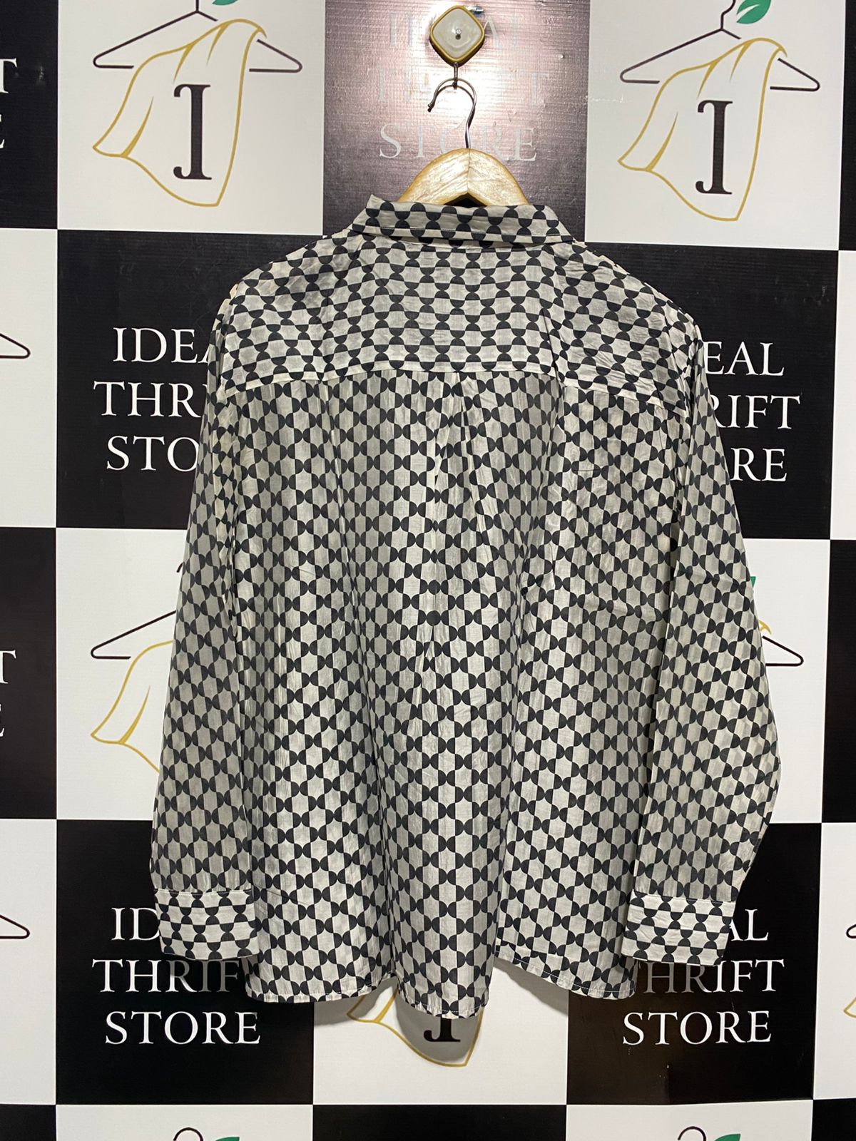 PREVIEW |L| BUST 23| MONOCHROME GEOMETRIC PRINT BUTTON-DOWN SHIRT