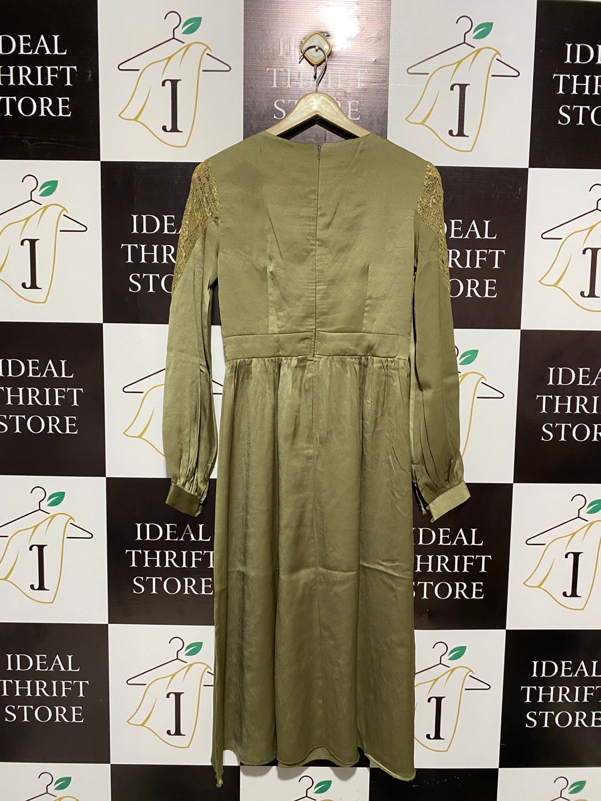 LITTLE MISTRESS |S| BUST 16| C6| ELEGANT OLIVE GREEN SATIN TWIST-FRONT MIDI DRESS WITH LACE SHOULDERS