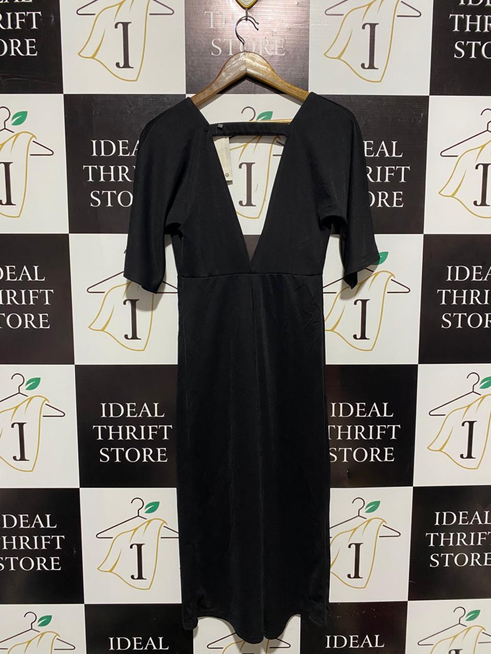 BOOHOO |M| BUST 14| DEEP V-NECK CUT-OUT BACK JUMPSUIT IN BLACK
