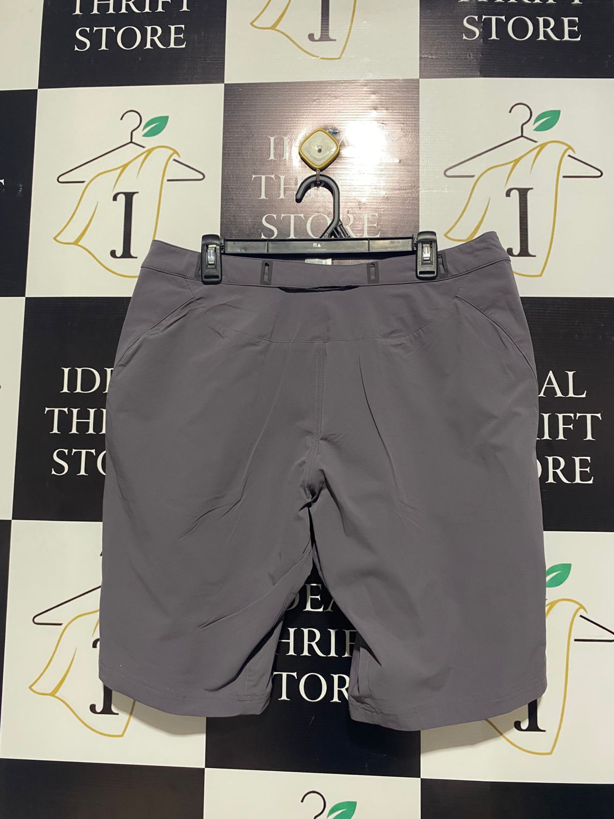 MACPAC |XL| WAIST 36| CHARCOAL GREY PERFORMANCE ADVENTURE SHORTS