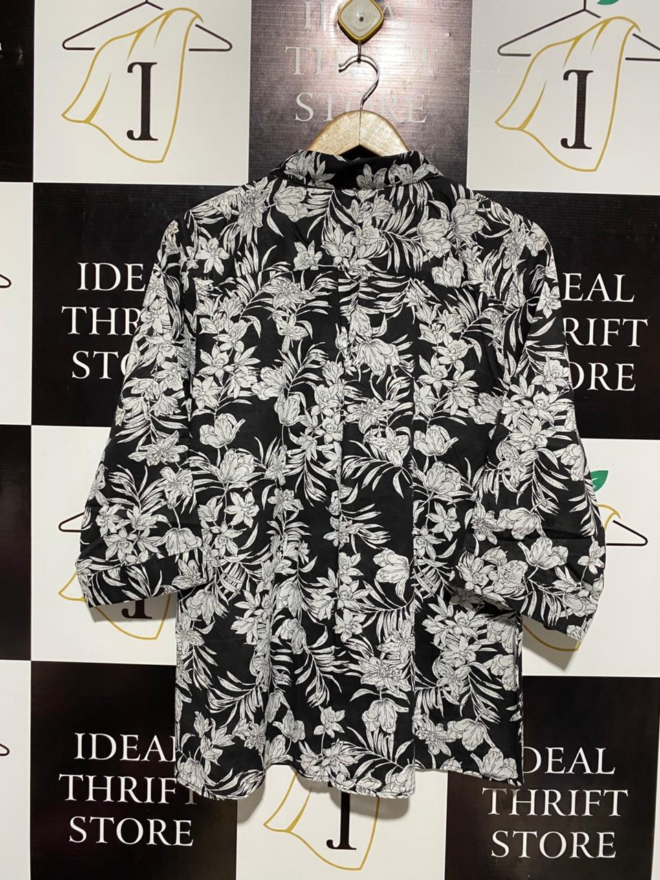 MILLERA |XL| BUST 22| BLACK AND WHITE FLORAL BUTTON-DOWN SHIRT