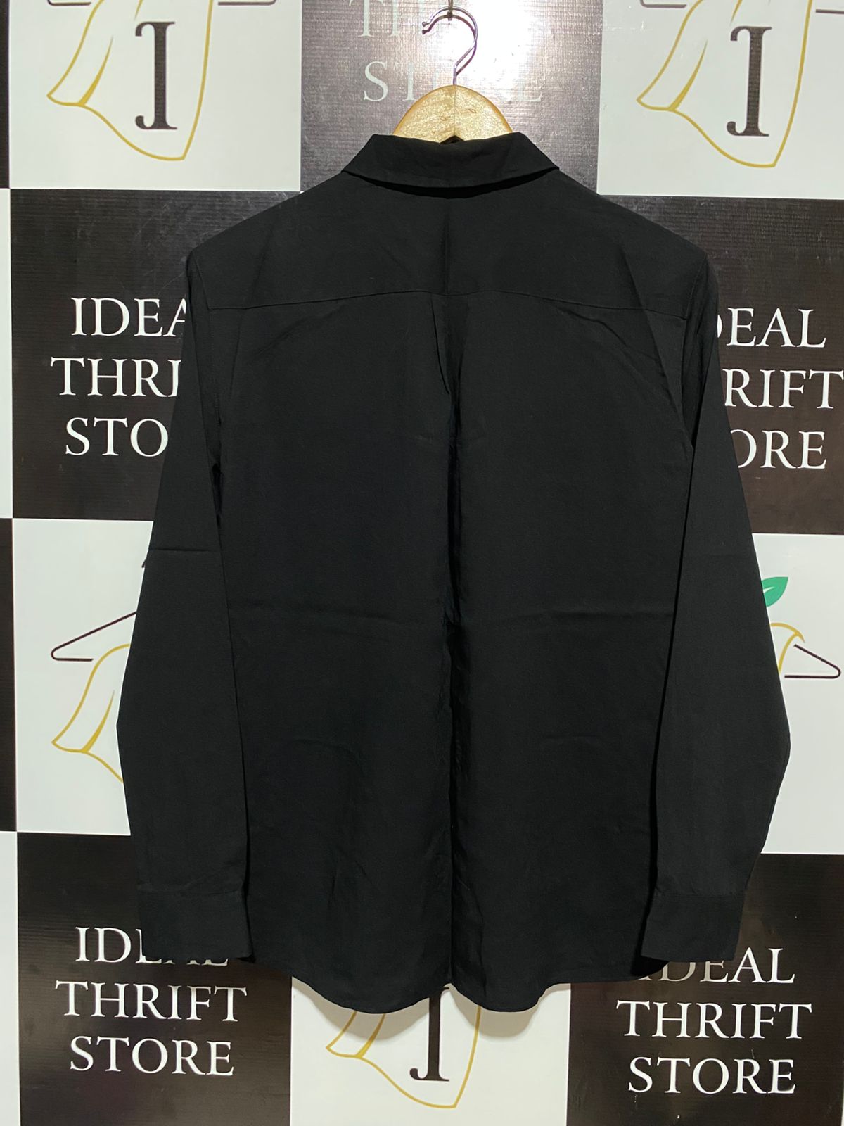 UNIQLO |M| BUST 20| SLEEK MINIMALIST BLACK BUTTON-DOWN SHIRT