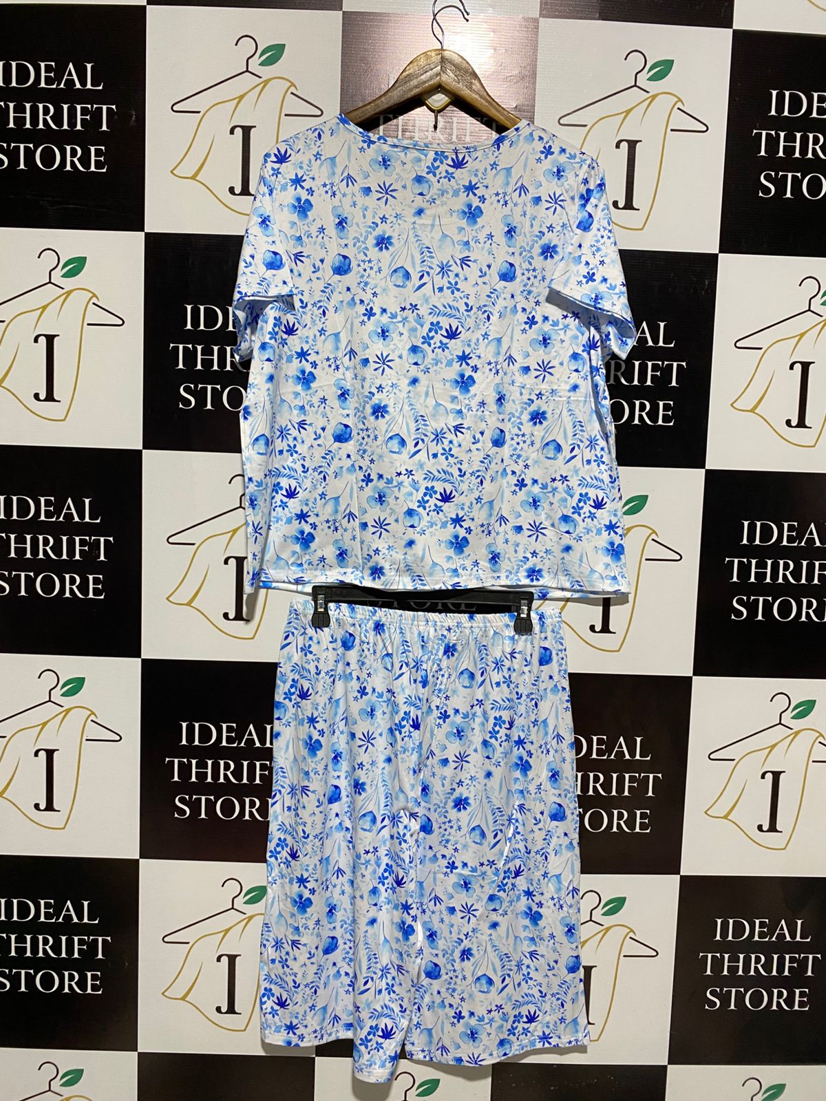 SOFT TWO-PIECE LOUNGEWEAR WITH SHORT SLEEVE SCOOP NECK TOP AND MATCHING WIDE-LEG PANTS |XL|