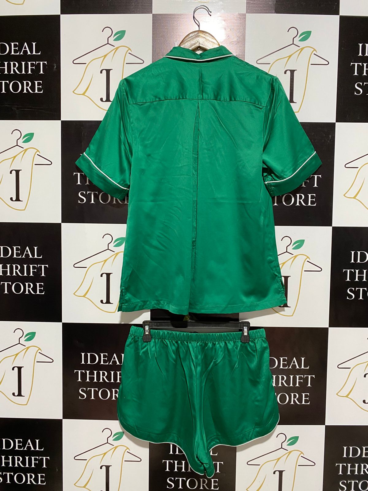 BENDON |L| VIBRANT GREEN TWO-PIECE SLEEPWEAR WITH BUTTON-DOWN SHIRT AND CONTRAST PIPED TRIM