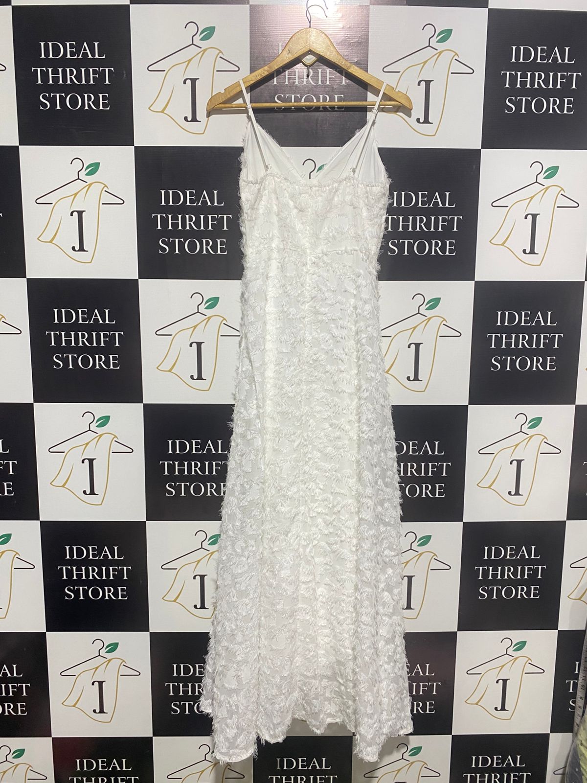 WHITE TEXTURED V-NECK MAXI SLIP DRESS |M| BUST 16|