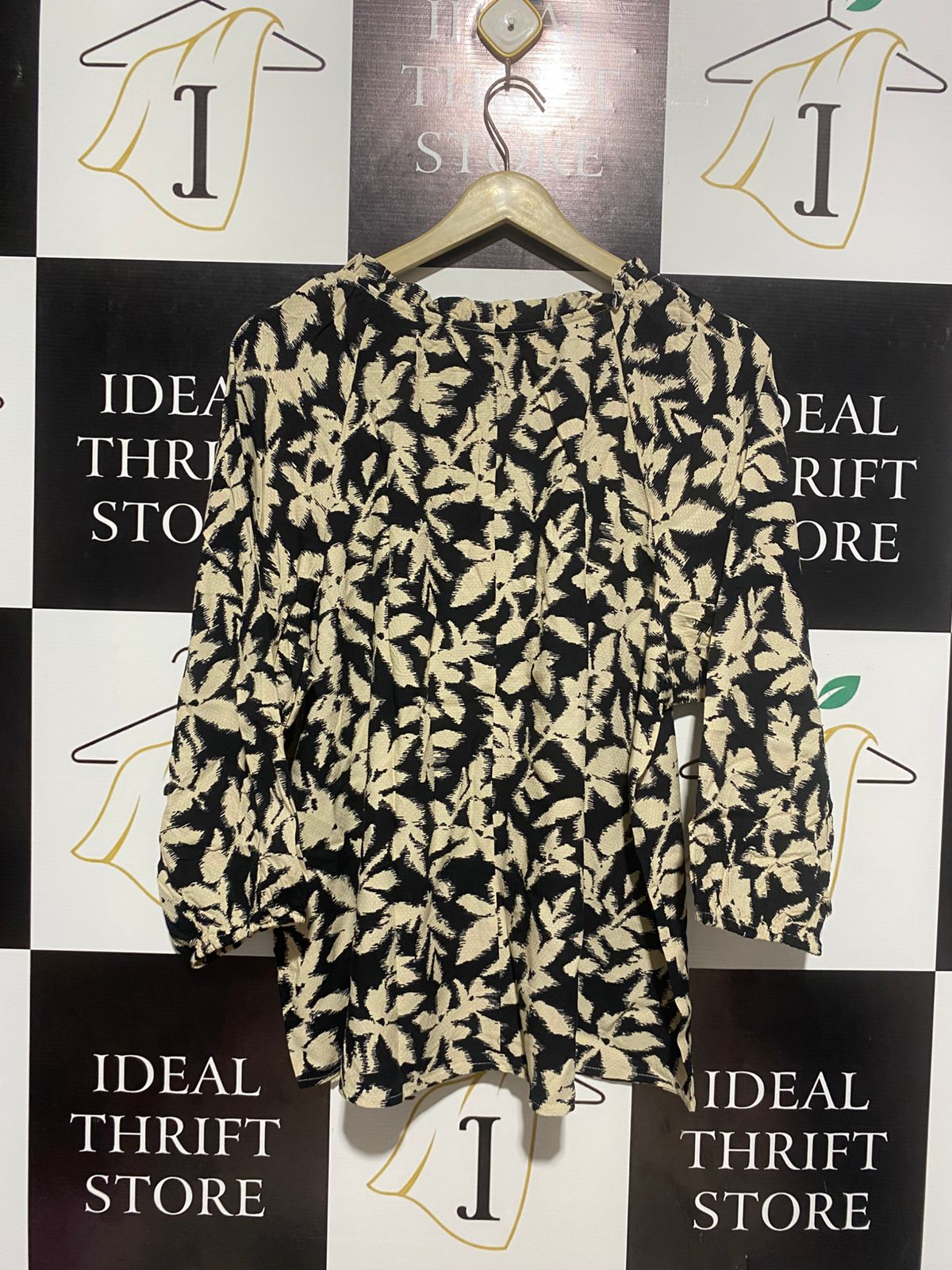 SUZANNEGRAE|L/XL|BUST 23|BLACK AND BEIGE FLORAL BLOUSE