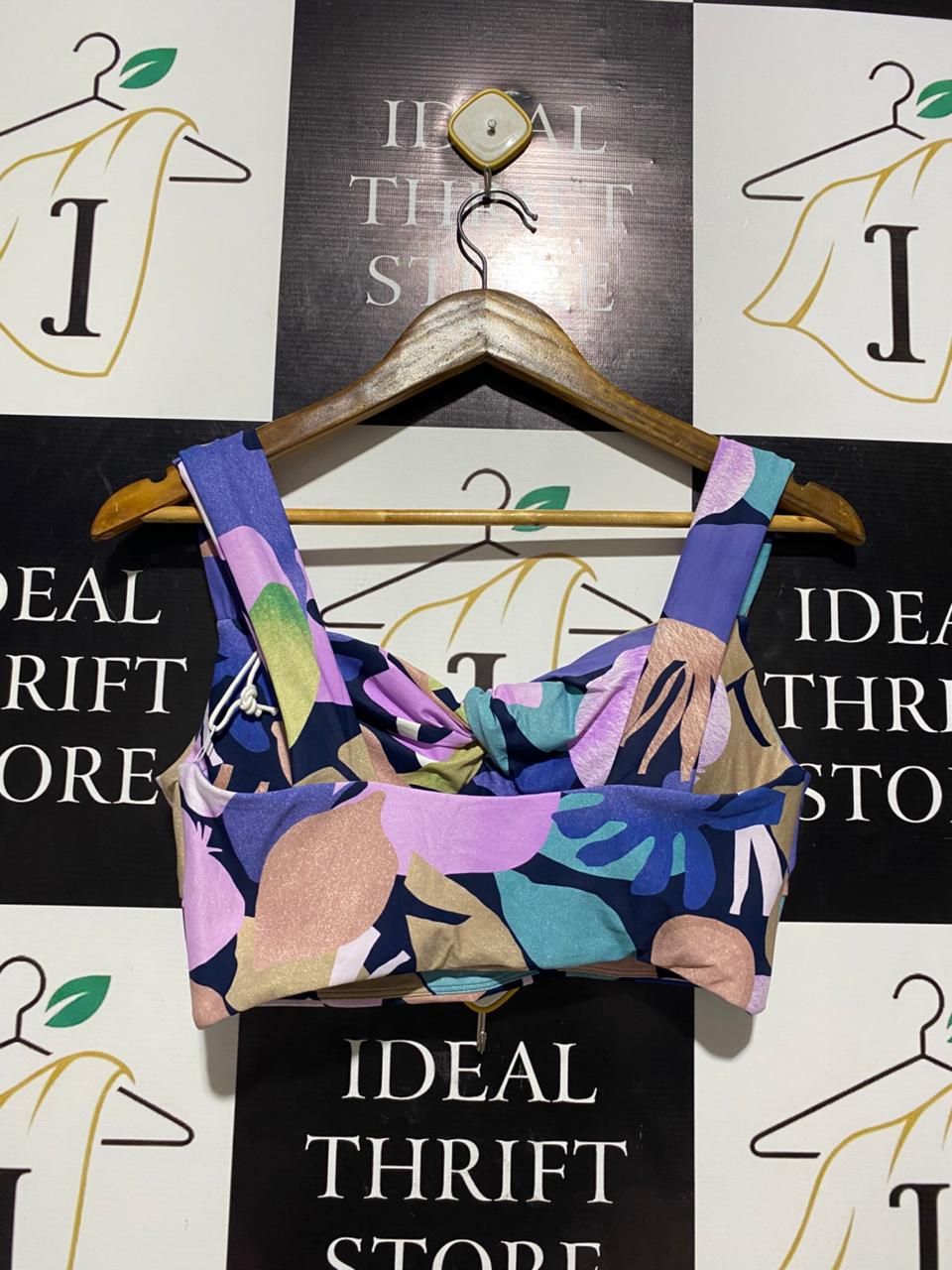 ALULU |M| BUST 15| TROPICAL FLORAL TWIST-FRONT CROP TOP