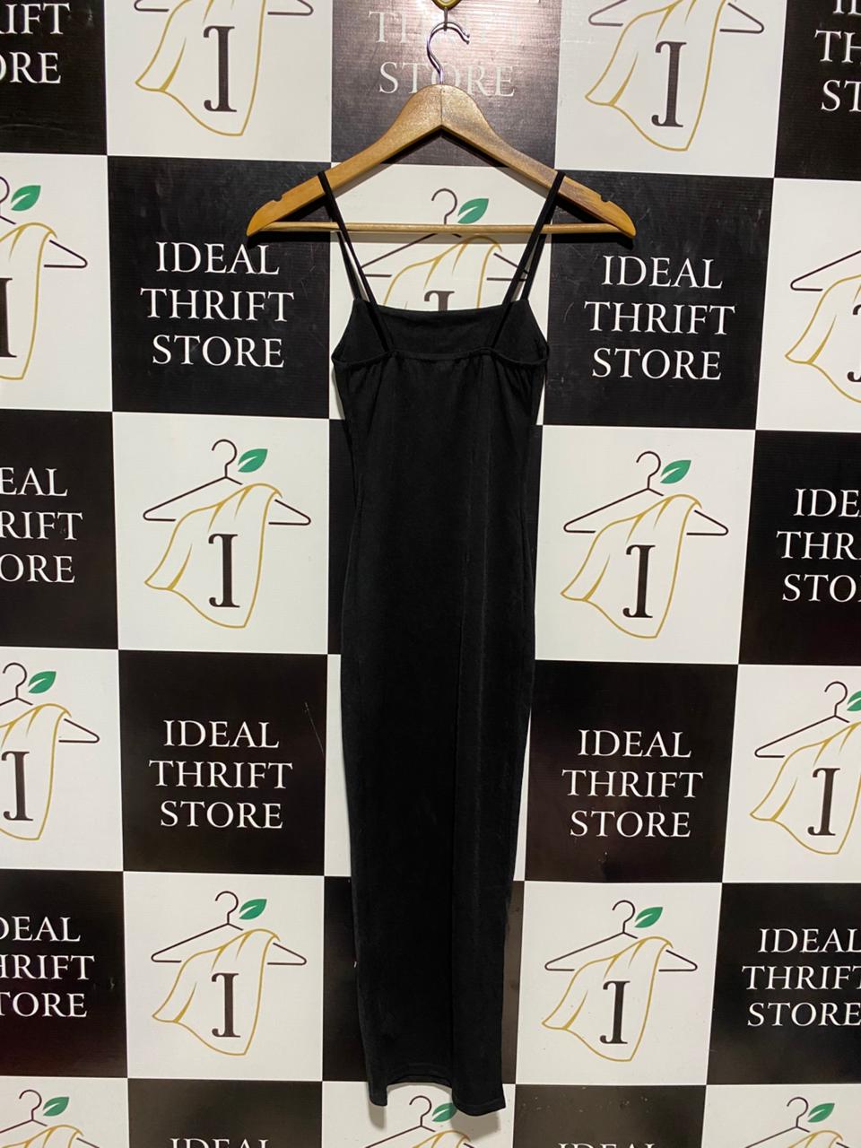 PRETTYLITTLE THING |XS| BUST 11| B3| CLASSIC BLACK BODYCON CAMI MIDI DRESS WITH SQUARE NECKLINE AND DOUBLE SPAGHETTI STRAPS