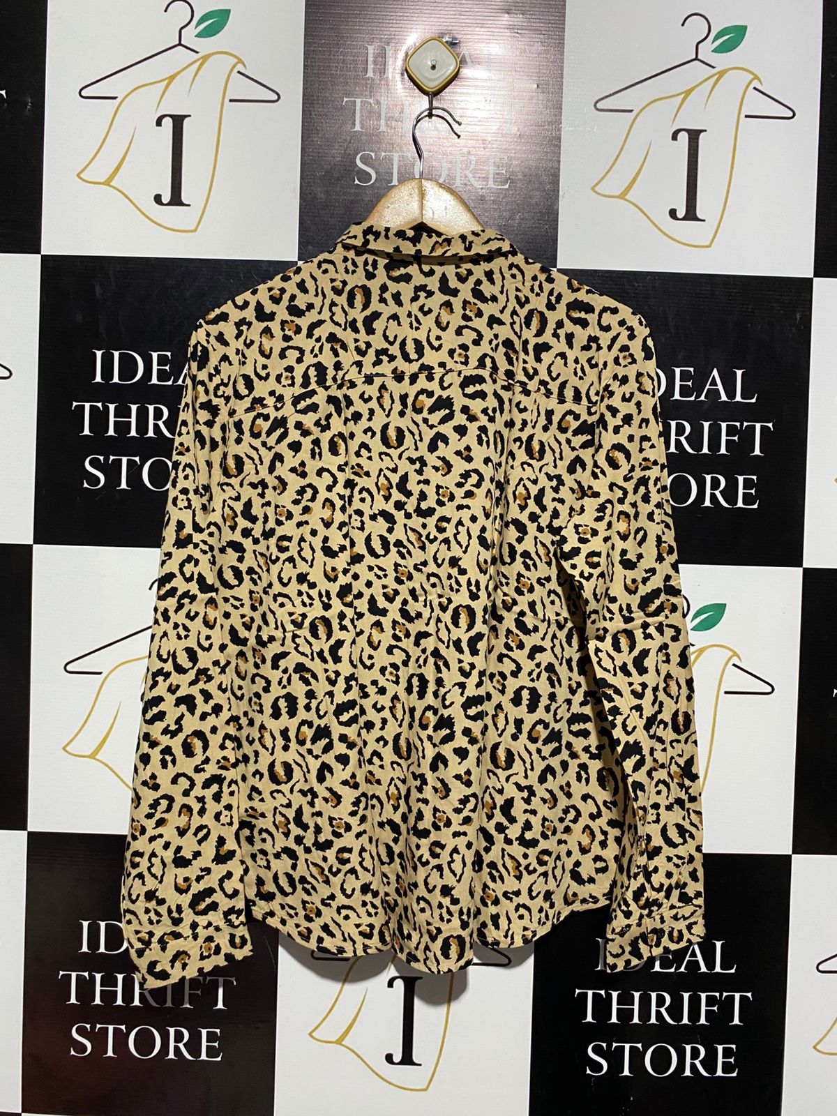 H&M |M| BUST 23| B2| Women's Long-Sleeve Leopard Print Button-Down Shirt