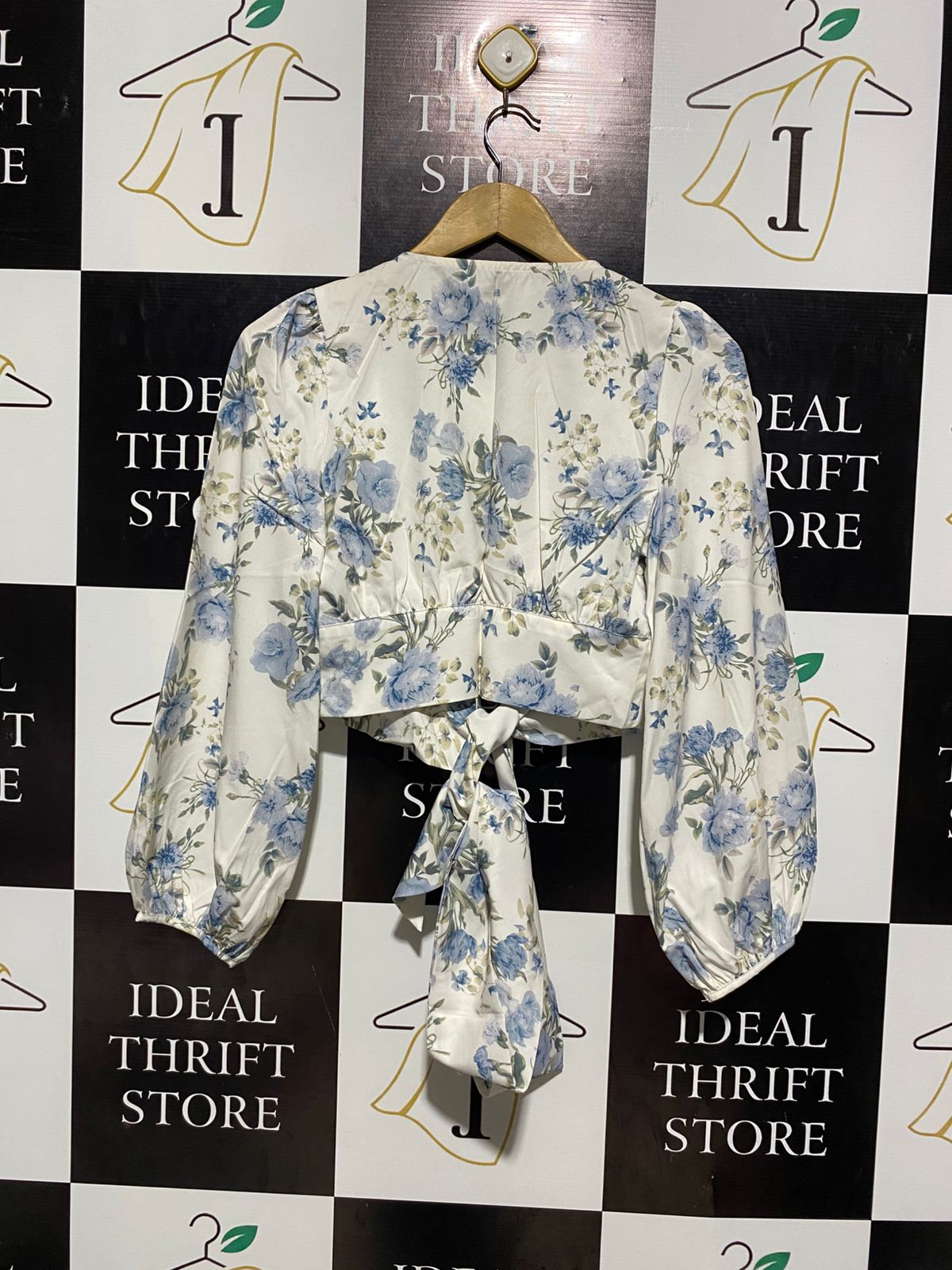 DAZY |S| BUST 17| B2| VINTAGE FLORAL TIE-FRONT BLOUSE | BLUE & WHITE BELL SLEEVE CROP TOP