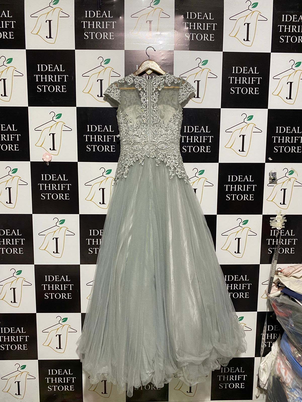 |M| BUST 15| B2| LUXURY EMBELLISHED LACE & TULLE GOWN SILVER GREY CAP SLEEVE FORMAL DRESS