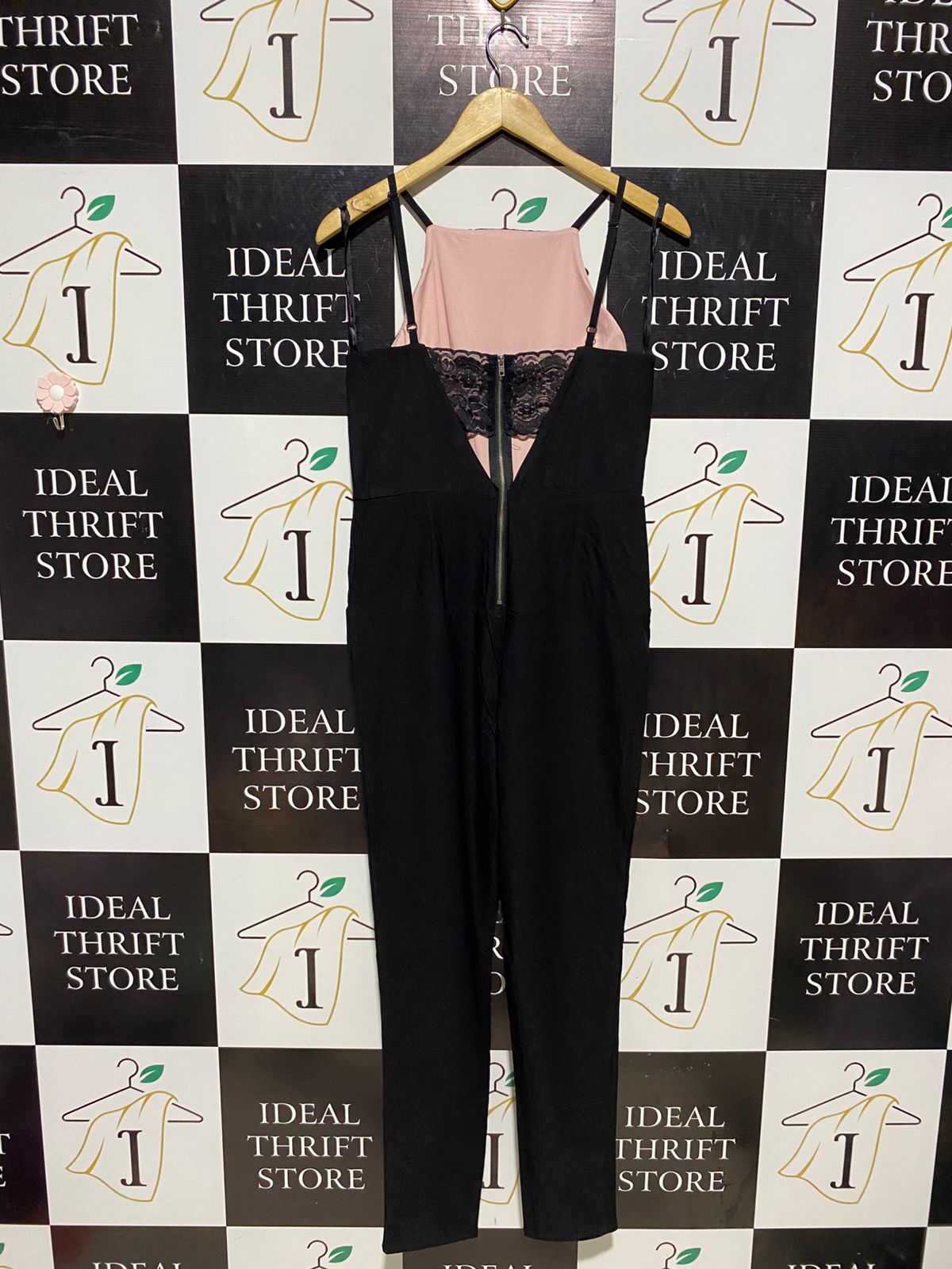 MATERIAL |L| BUST 16| B3| ELEGANT BLACK SLEEVELESS JUMPSUIT WITH LACE PANEL DETAIL