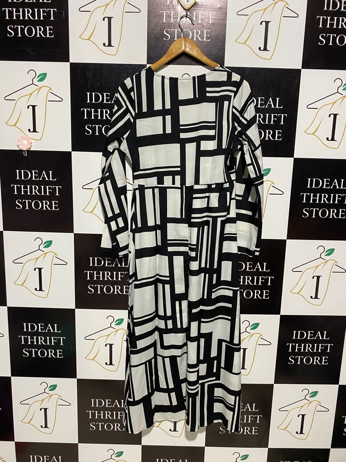 PIXIE GIRL |L| BUST 19| B3| BLACK AND WHITE GEOMETRIC ABSTRACT PRINT MAXI DRESS