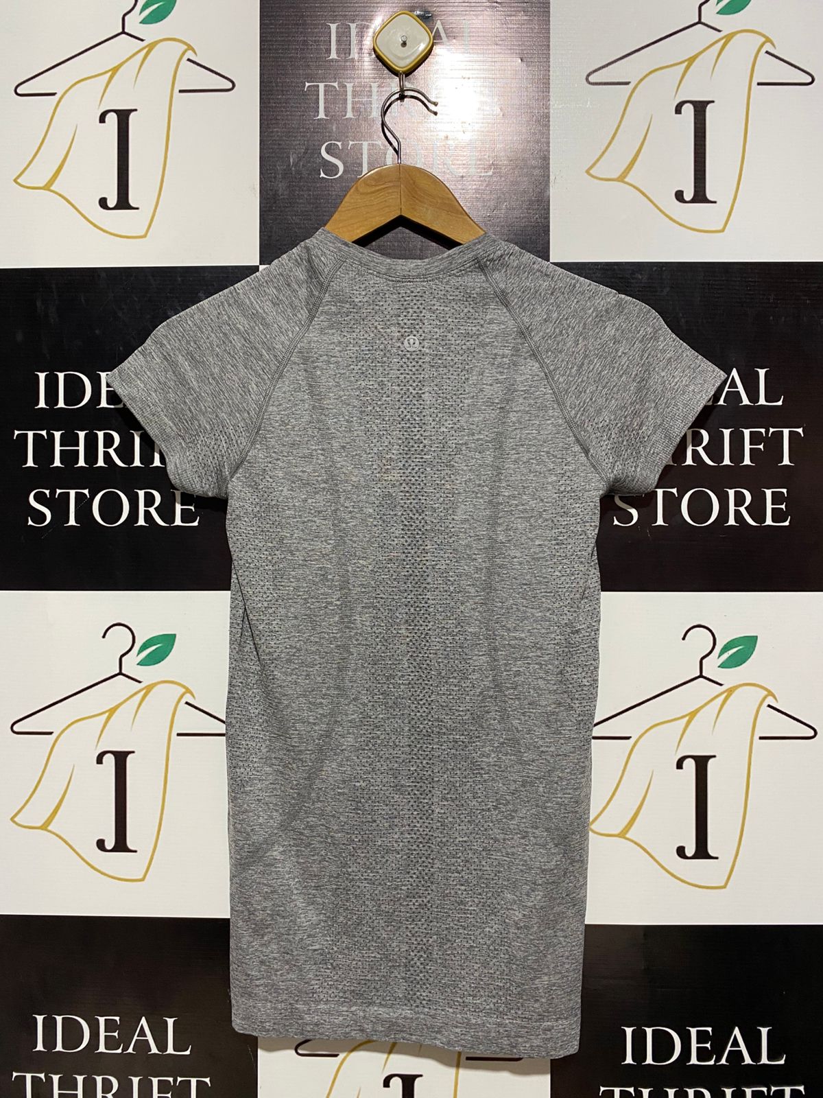 LULULEMON |S| BUST 15| GREY SEAMLESS PERFORMANCE TEE