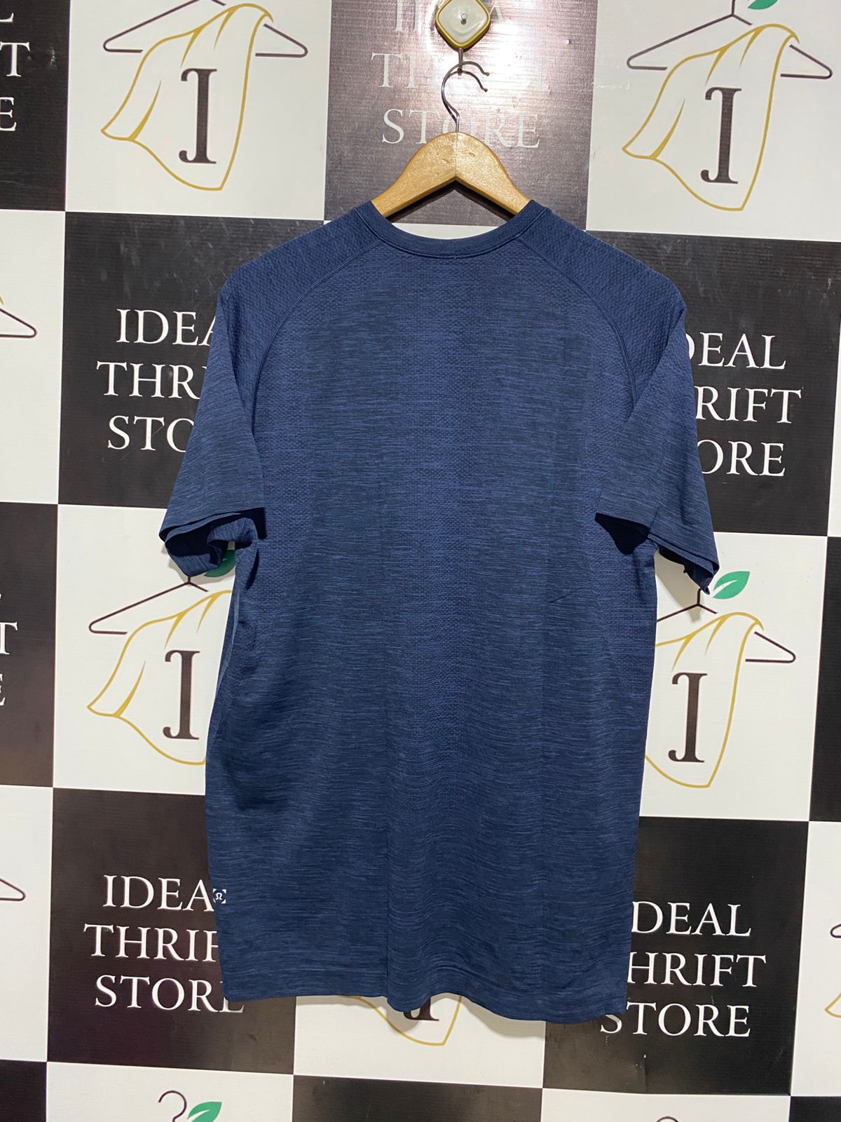 LULULEMON |L| BUST 21| NAVY HEATHERED PERFORMANCE T-SHIRT