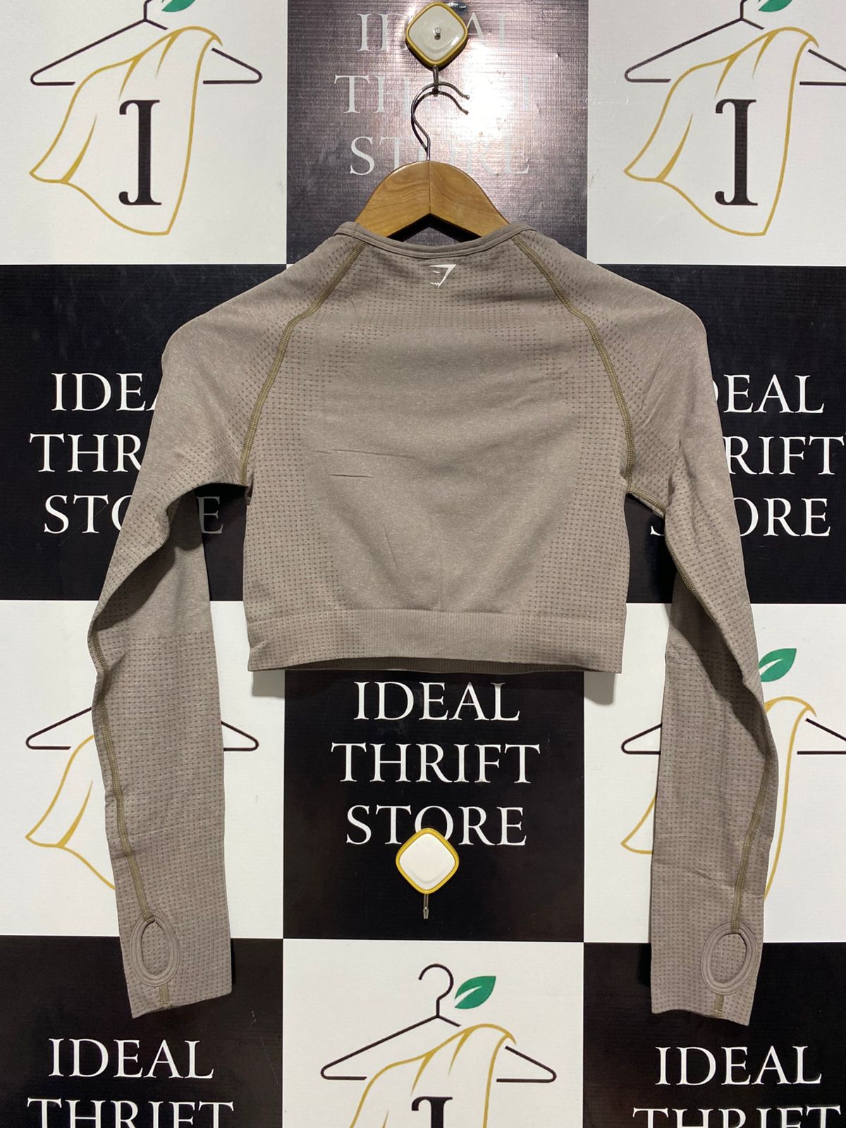 GYMSHARK |S| BUST 14| SEAMLESS LONG SLEEVE CROP TOP TAUPE/BEIGE