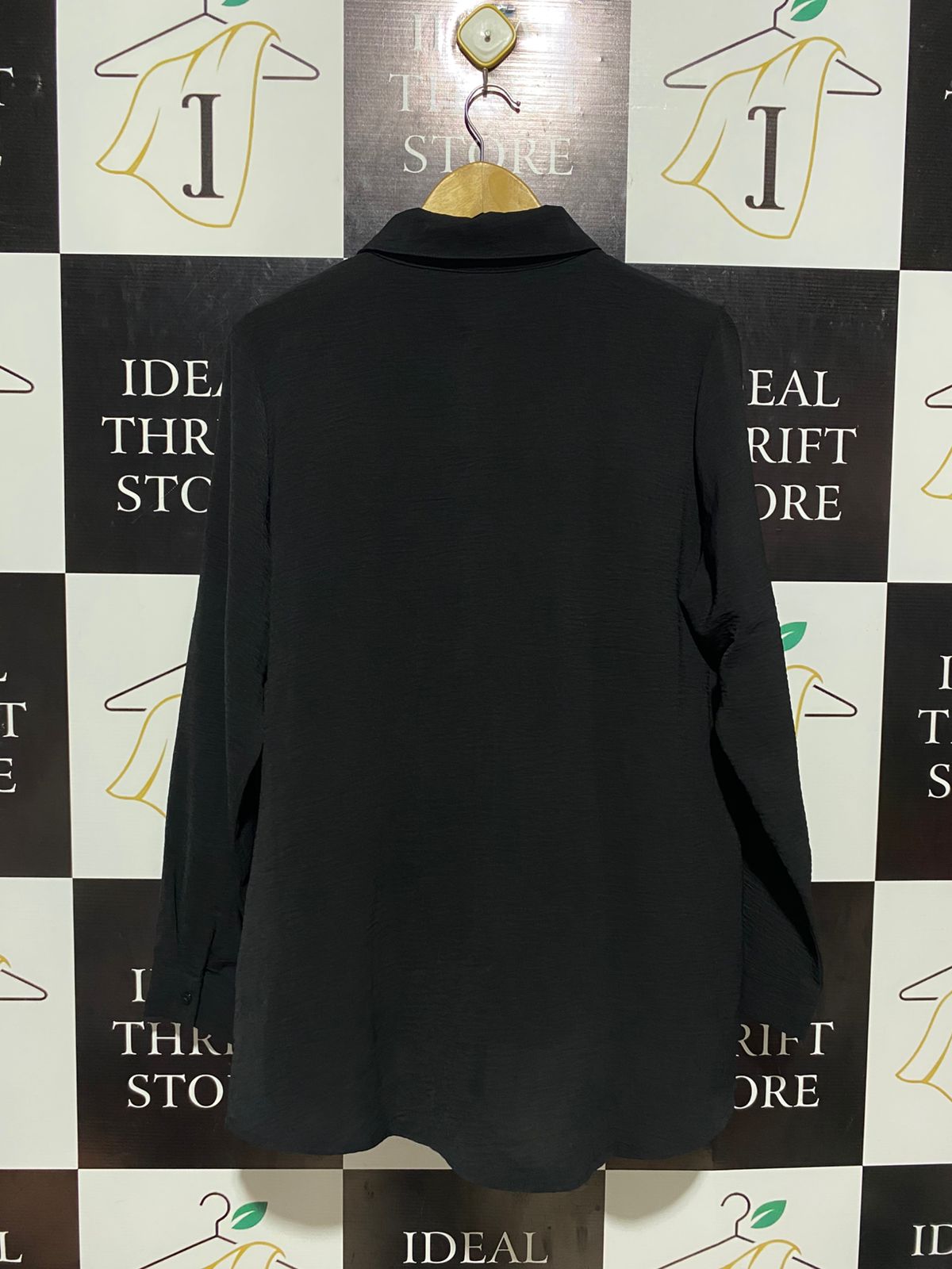 |XL| BUST 23| B4| ESSENTIAL BLACK LONG-SLEEVE BUTTON-DOWN BLOUSE WITH TEXTURED FINISH