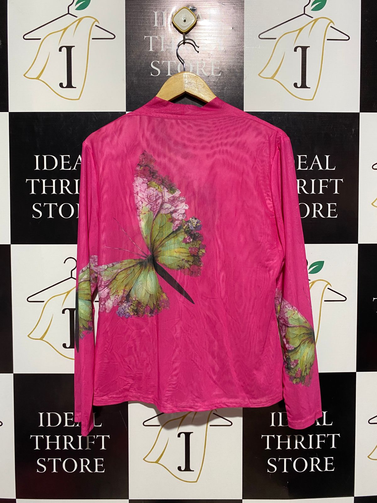 VIBRANT HOT PINK MESH LONG-SLEEVE TOP WITH BUTTERFLY GRAPHIC |L| BUST 20| B4|