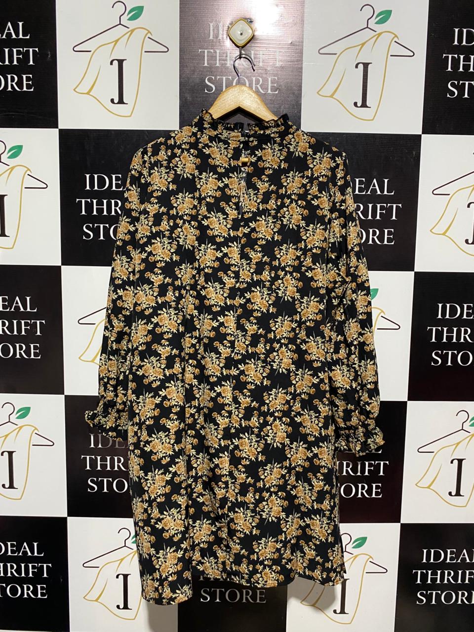 SHEIN |XL| BUST 25| B4| VINTAGE-INSPIRED BLACK AND GOLD FLORAL MINI DRESS WITH HIGH RUFFLE NECK