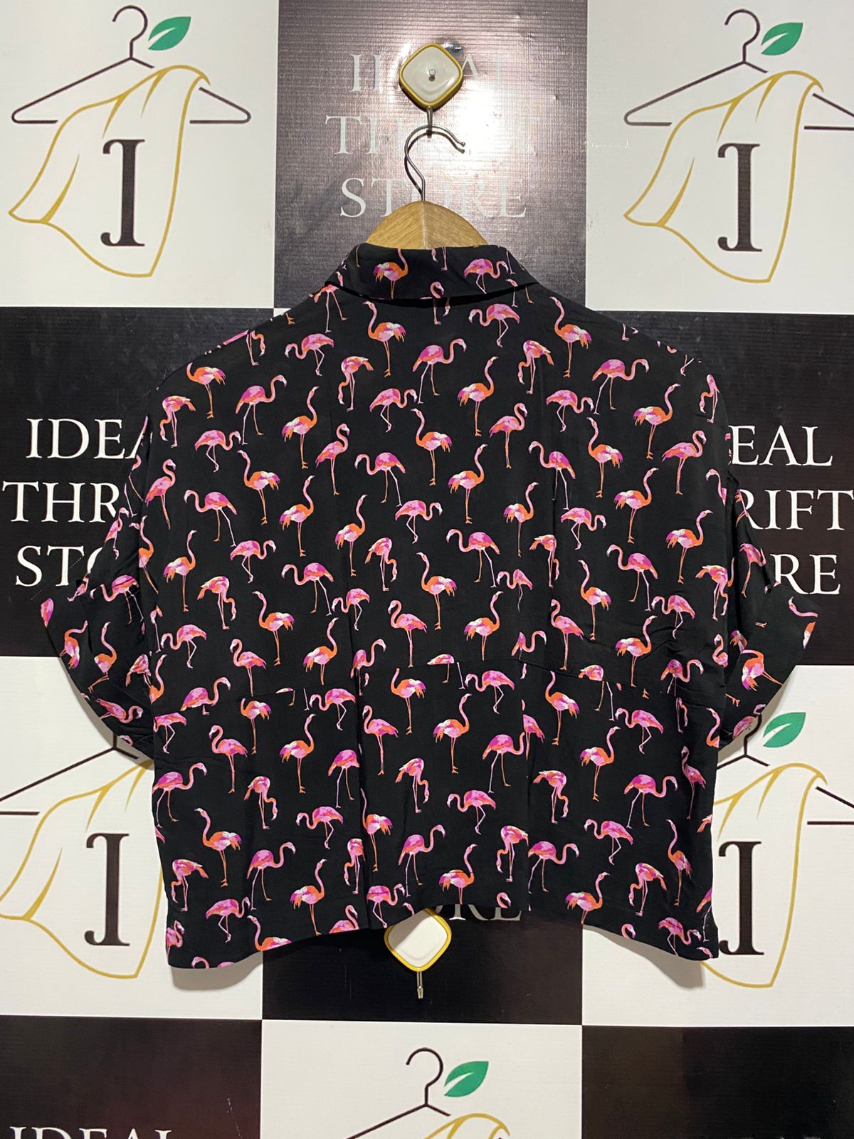 TOP SHOP |S| BUST FREE |B4| BLACK FLAMINGO PRINT SHORT SLEEVE CROP SHIRT