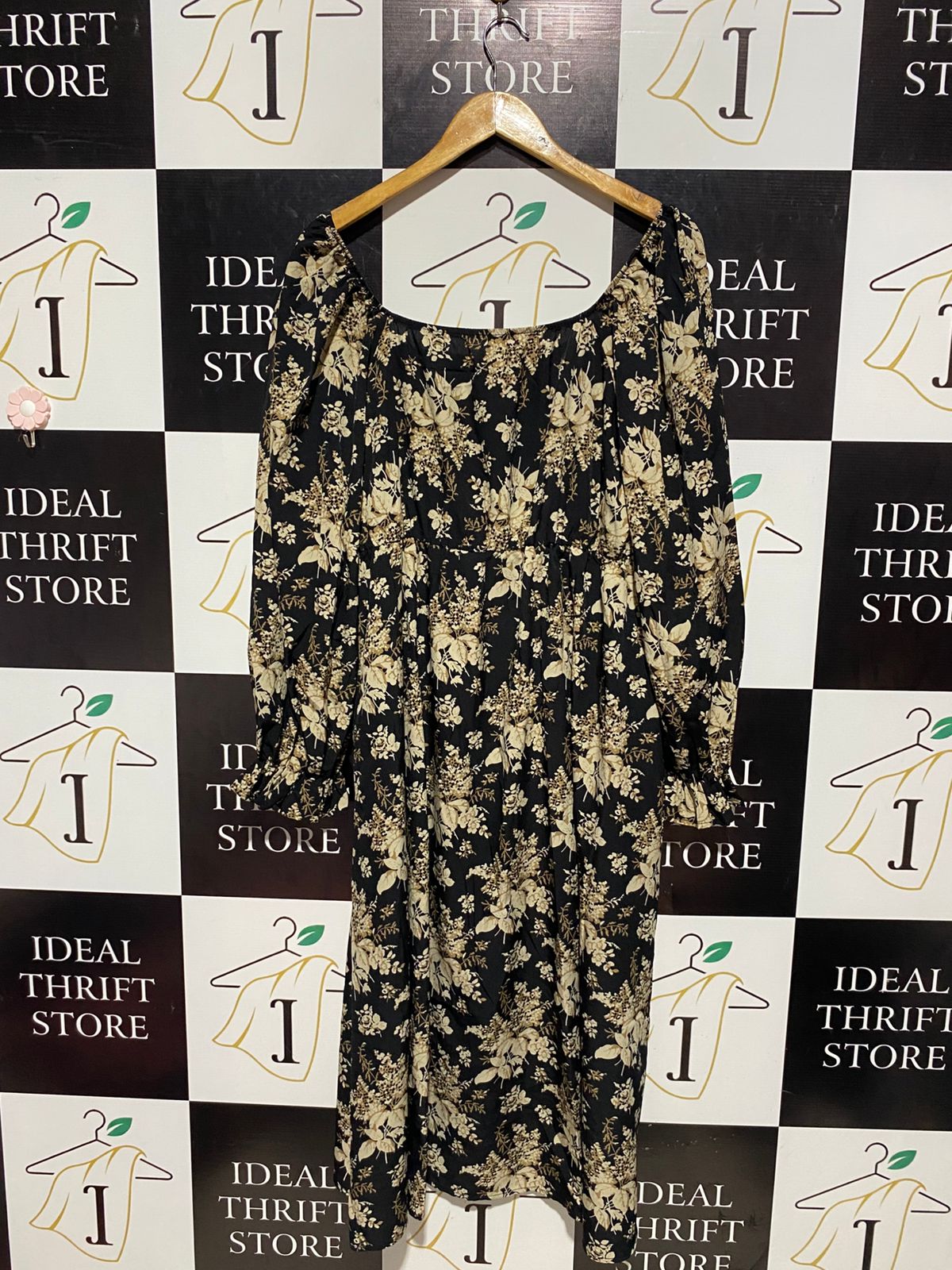SHEIN |XL| BUST 20| B4| BLACK AND CREAM FLORAL PRINT PUFF SLEEVE MIDI DRESS