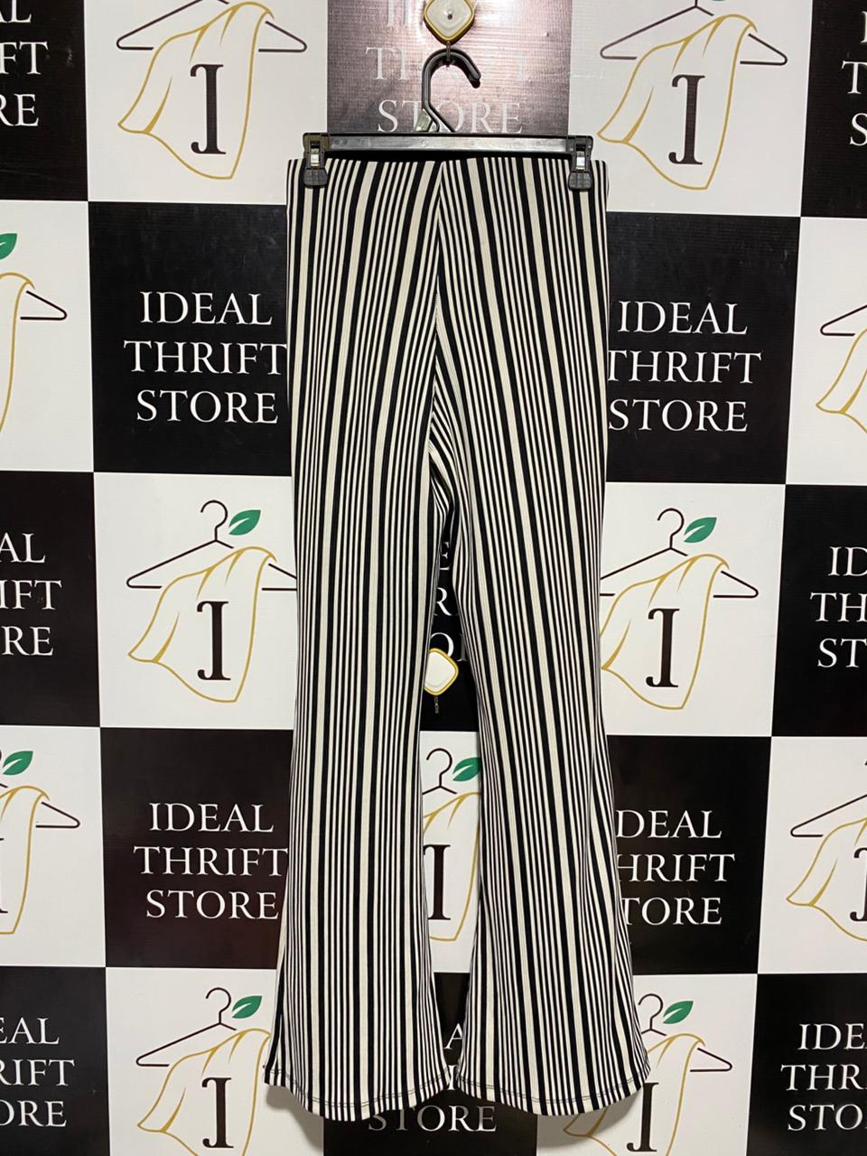 TOP SHOP |S| WAIST 26| B5| BLACK AND WHITE STRIPED FLARE LEG PANTS