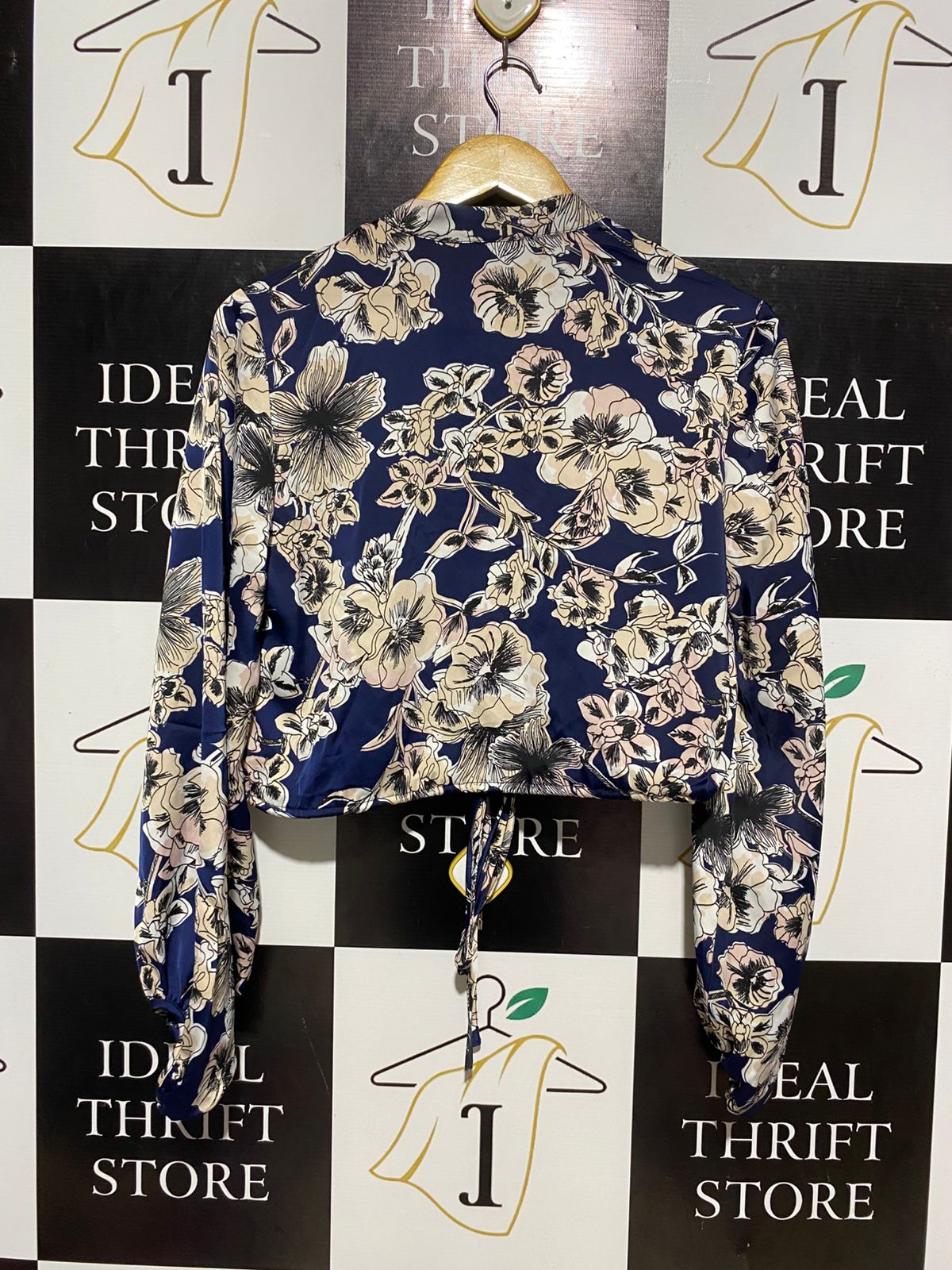 BAVDOT |S| BUST 19| B6| FLORAL SATIN CROPPED TIE-FRONT TOP IN NAVY