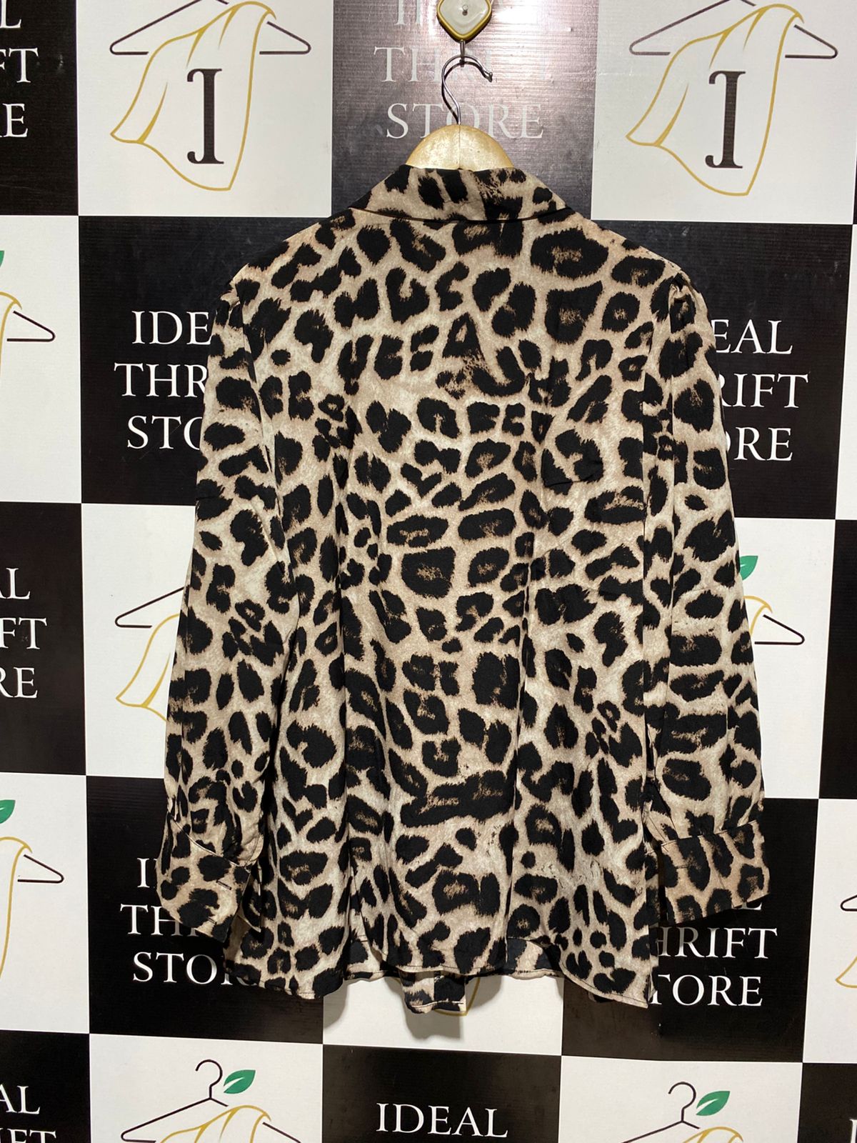 SHEIN CURVE |XL| BUST 24| B6| CLASSIC LEOPARD PRINT BUTTON-DOWN SHIRT