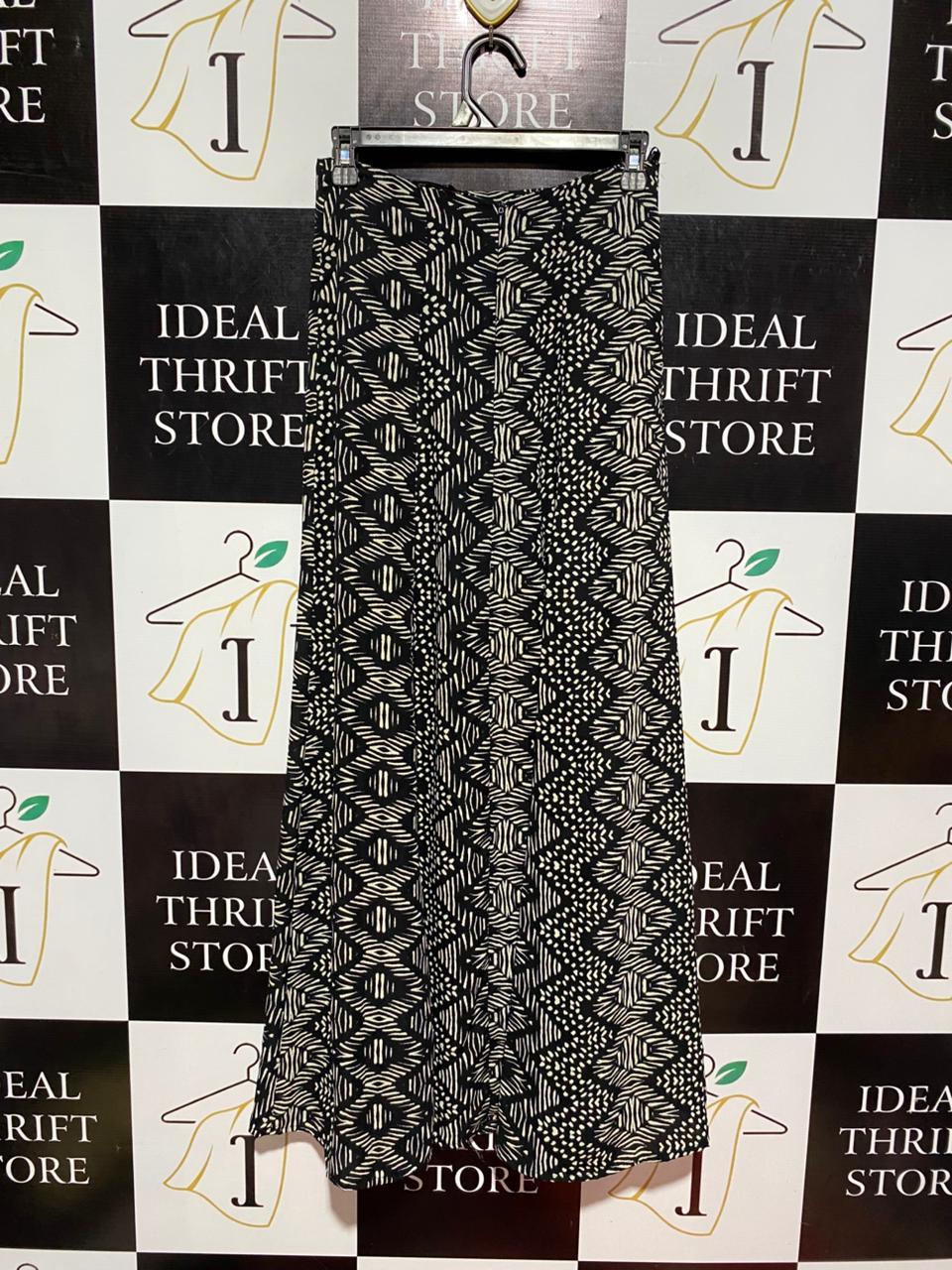 ATMOSPHEHE |S| WAIST 27| B8| PREMIUM BLACK AND WHITE GEOMETRIC AZTEC PRINT MAXI SKIRT