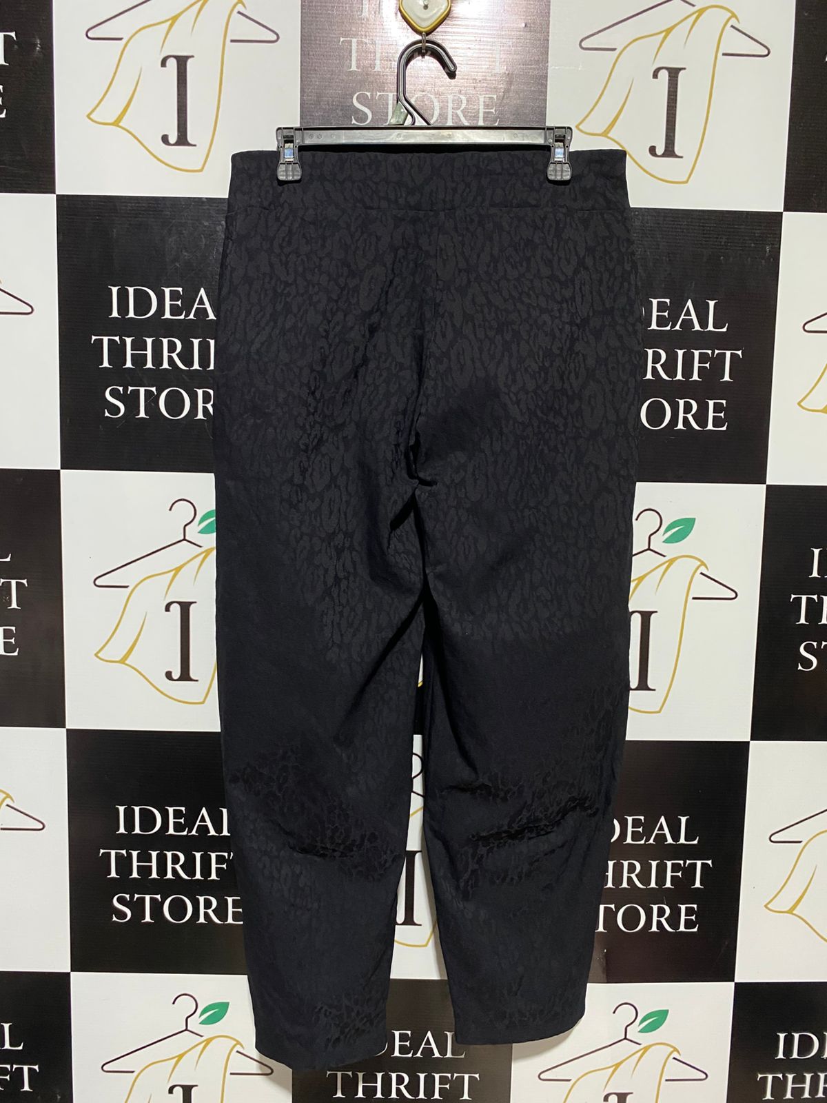 TS |L| WAIST 32| B10| WOMEN'S BLACK TEXTURED ANIMAL PRINT TROUSERS
