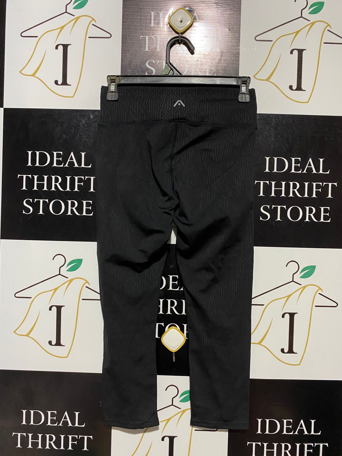 ROCK WEAR |S| WAIST 26| B10| WOMEN'S PREMIUM BLACK TEXTURED CROPPED PERFORMANCE LEGGINGS