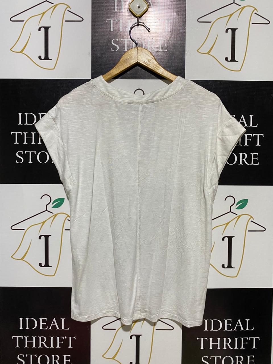 WHITE HOUSE |M| BUST 20| B11| ESSENTIAL V-NECK CAP SLEEVE TEE