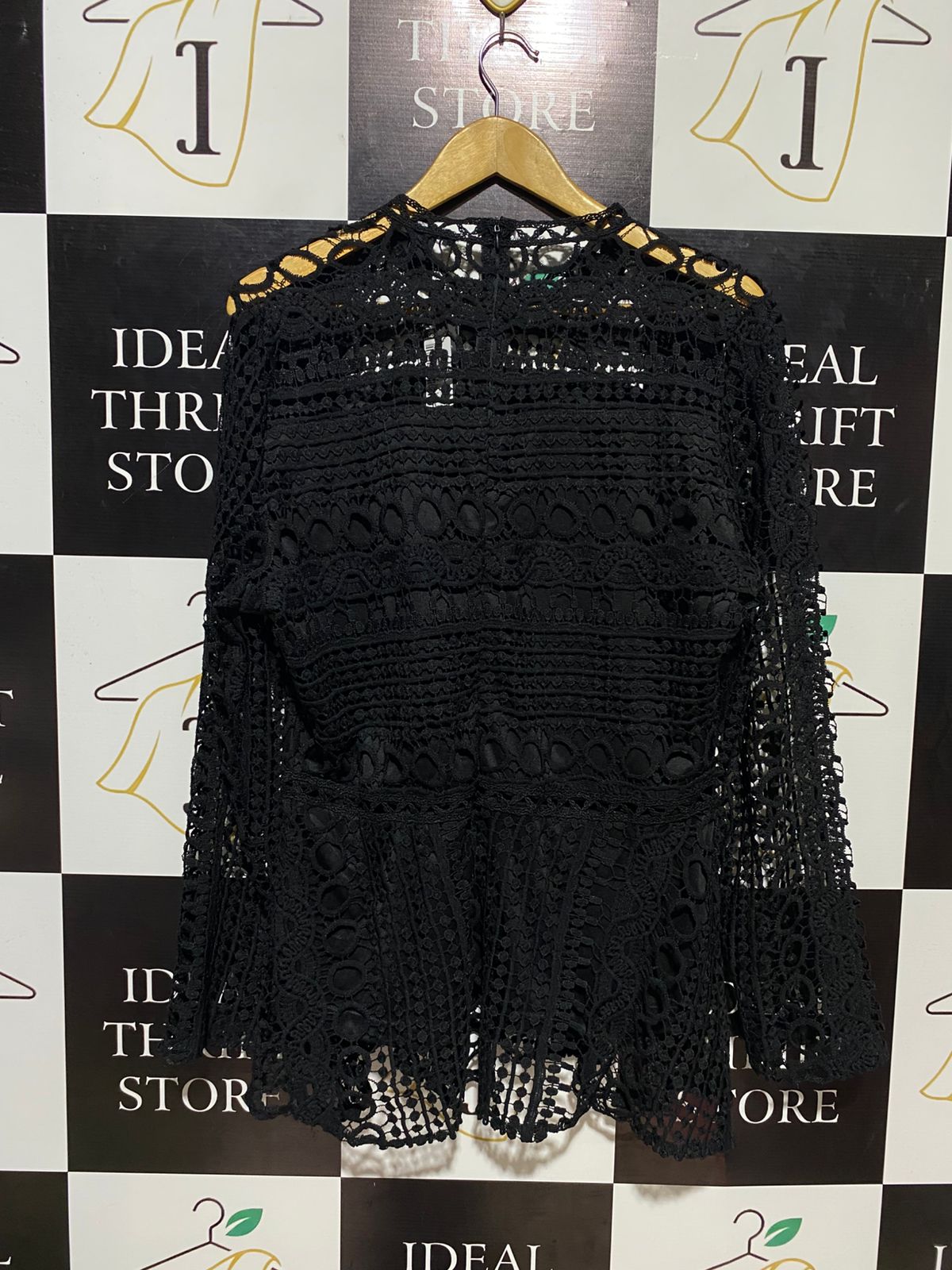 BOOHOO |L| BUST 22| B14| PREMIUM CROCHET LACE LONG SLEEVE TOP IN BLACK