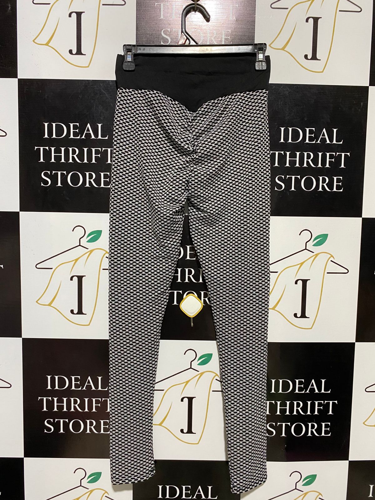 |S| WAIST 26| B15| PREMIUM TEXTURED HONEYCOMB BUBBLE LEGGINGS – BLACK AND WHITE