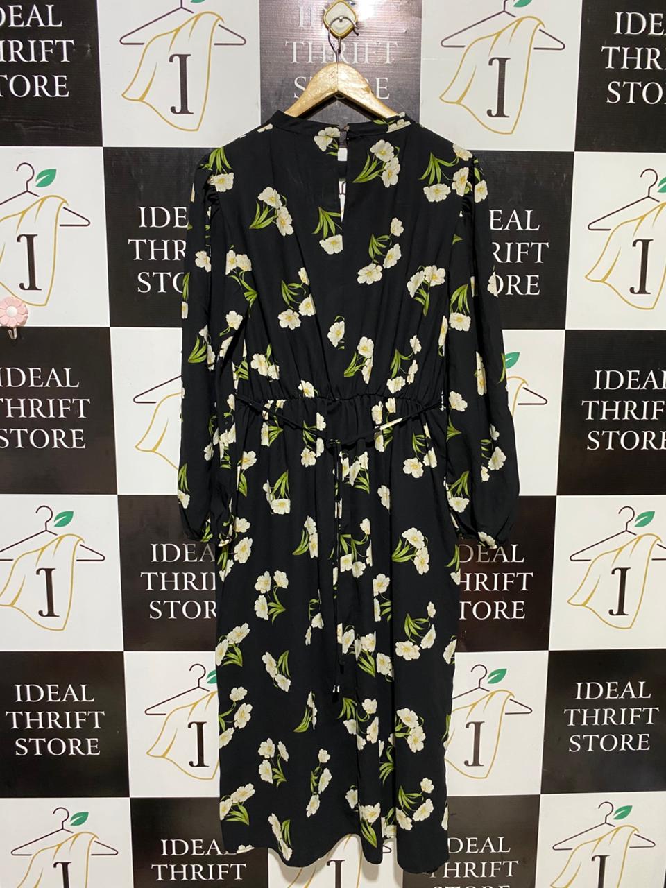 FRIENDS LIKE THESE |L| BUST 19| B18| ELEGANT BLACK FLORAL MIDI DRESS WITH KEYHOLE DETAIL