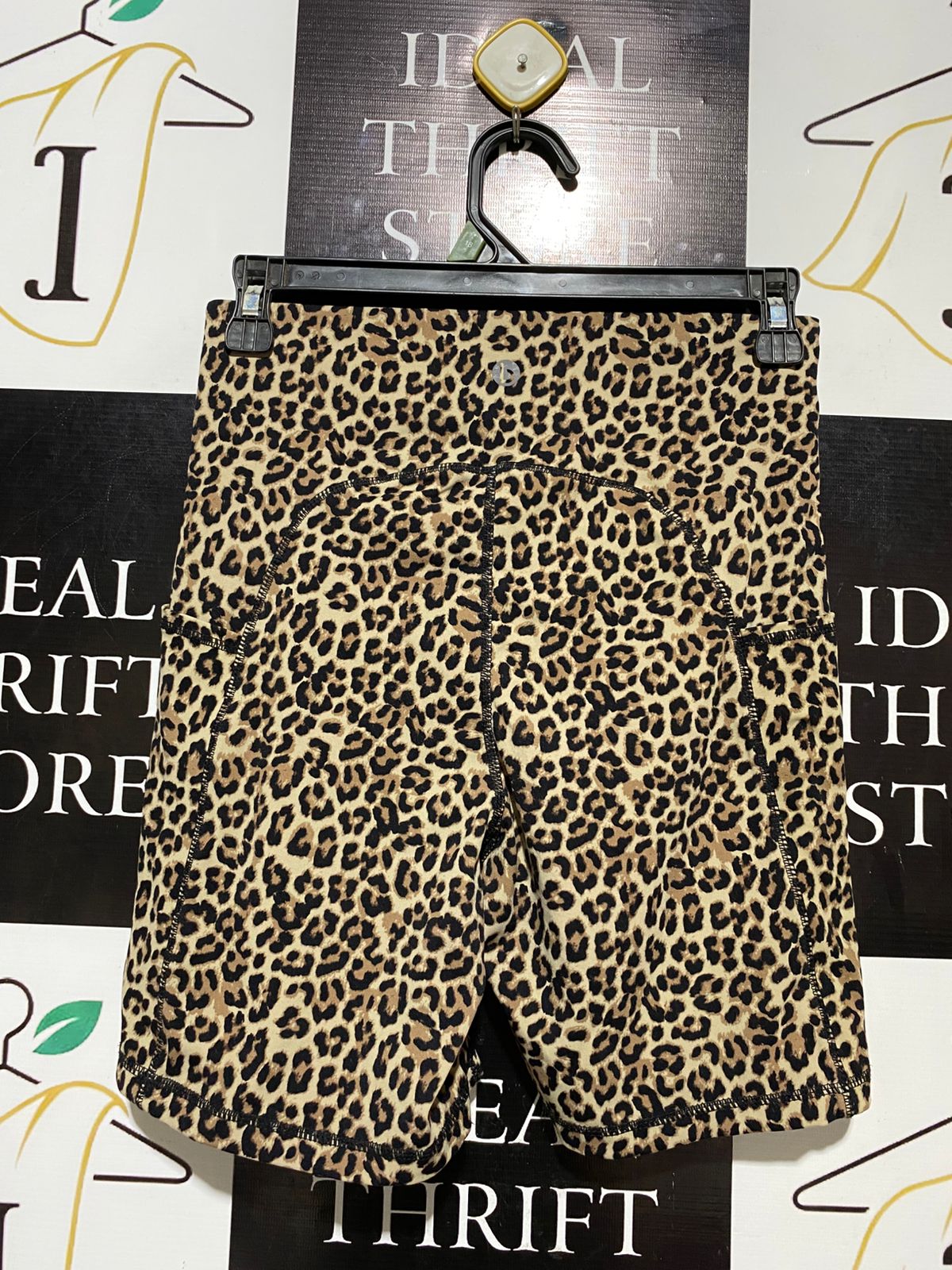 B | S | WAIST 26| B17| HIGH-WAISTED LEOPARD PRINT BIKER SHORTS WITH SIDE POCKETS