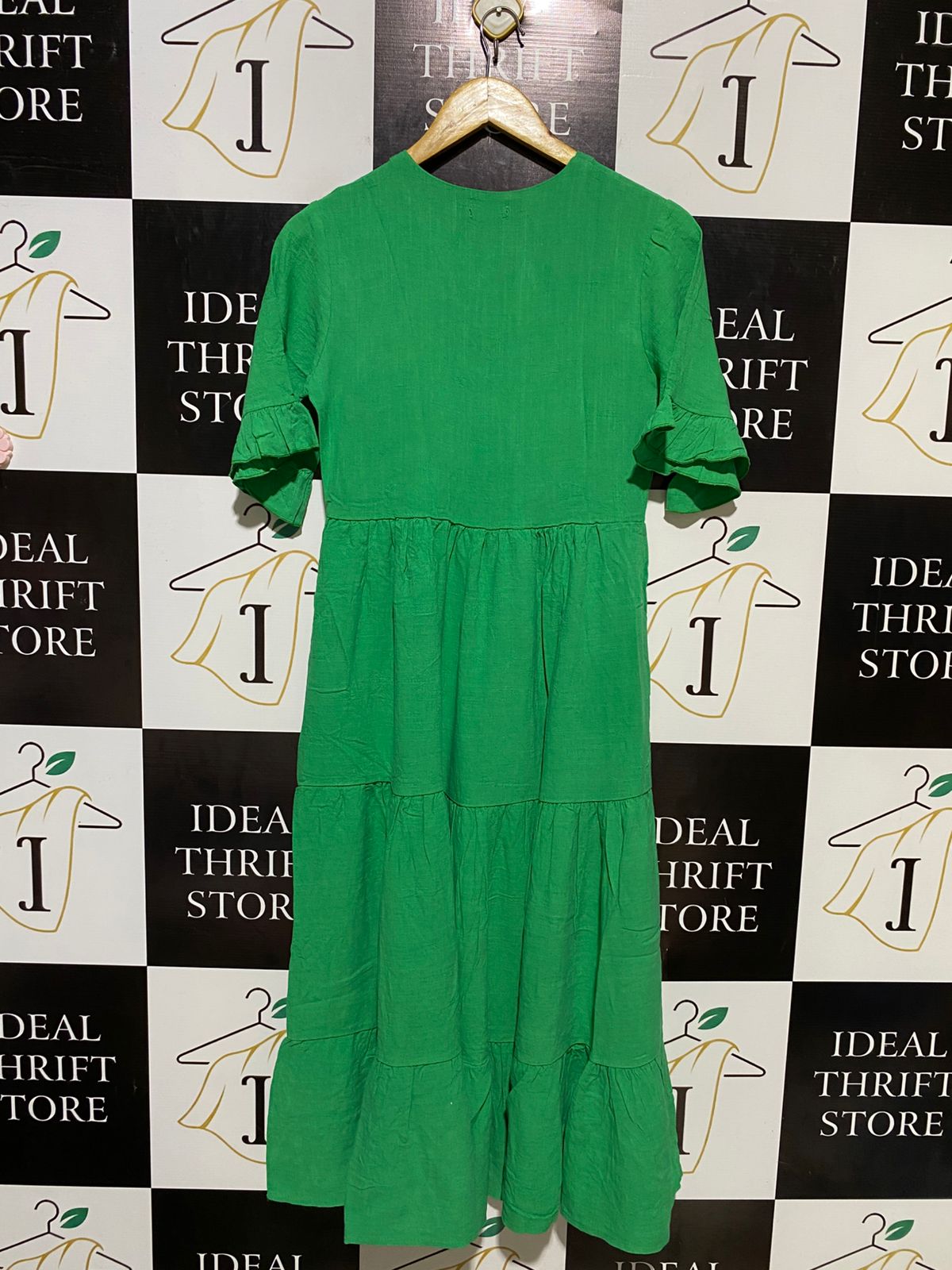 BOOHOO |M| BUST 16| B18| EMERALD GREEN TIERED V-NECK MIDI DRESS