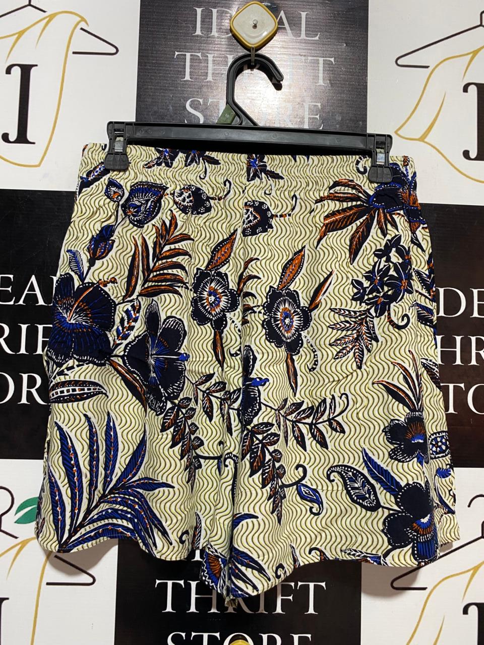 NUTMEG |M| WAIST 28| B22| VIBRANT TROPICAL FLORAL HIGH-WAISTED SHORTS