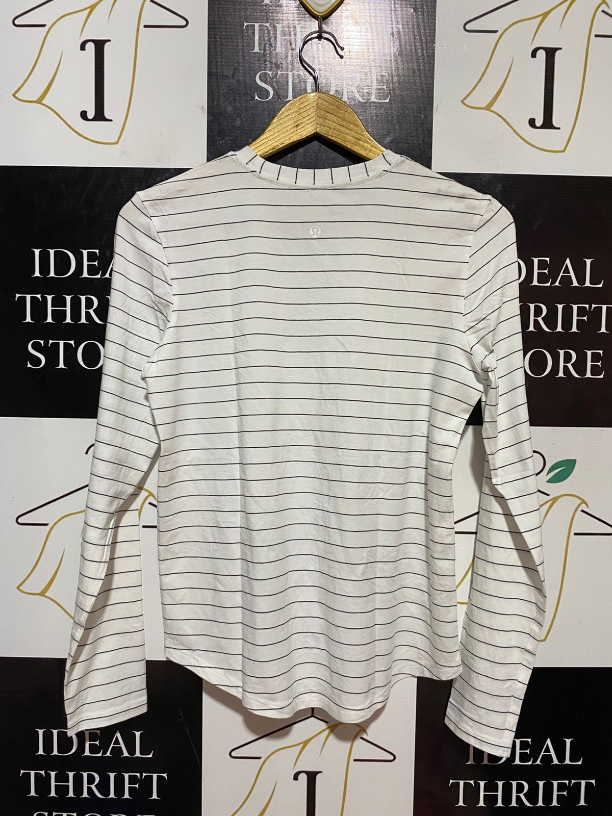 LULULEMON |M| BUST 17| WHITE AND BLACK STRIPED SWIFTLY TECH LONG SLEEVE SHIRT