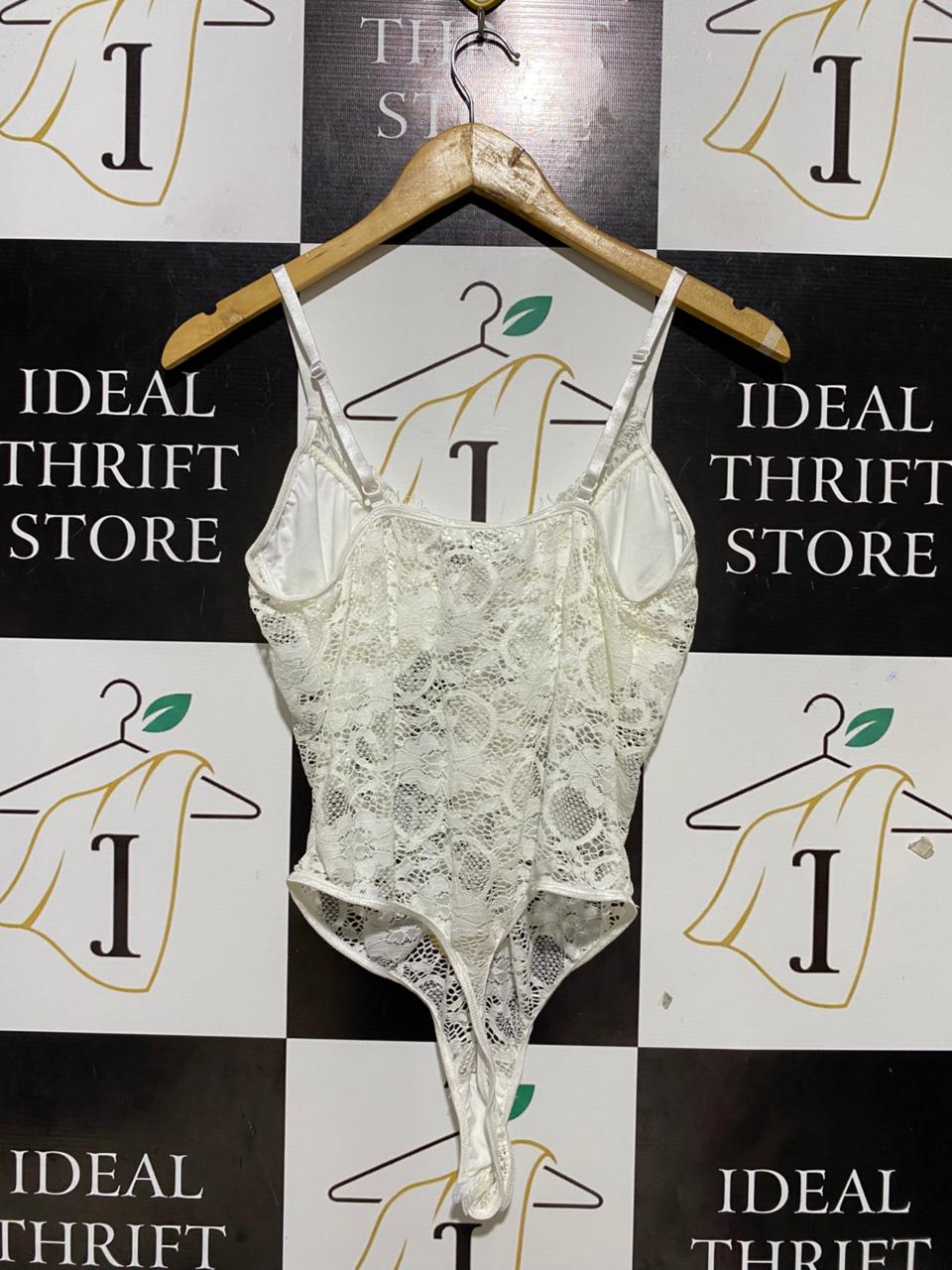 MISSGUIDED |M| BUST 17| C1| ELEGANT WHITE LACE BODYSUIT – SHEER FLORAL DESIGN