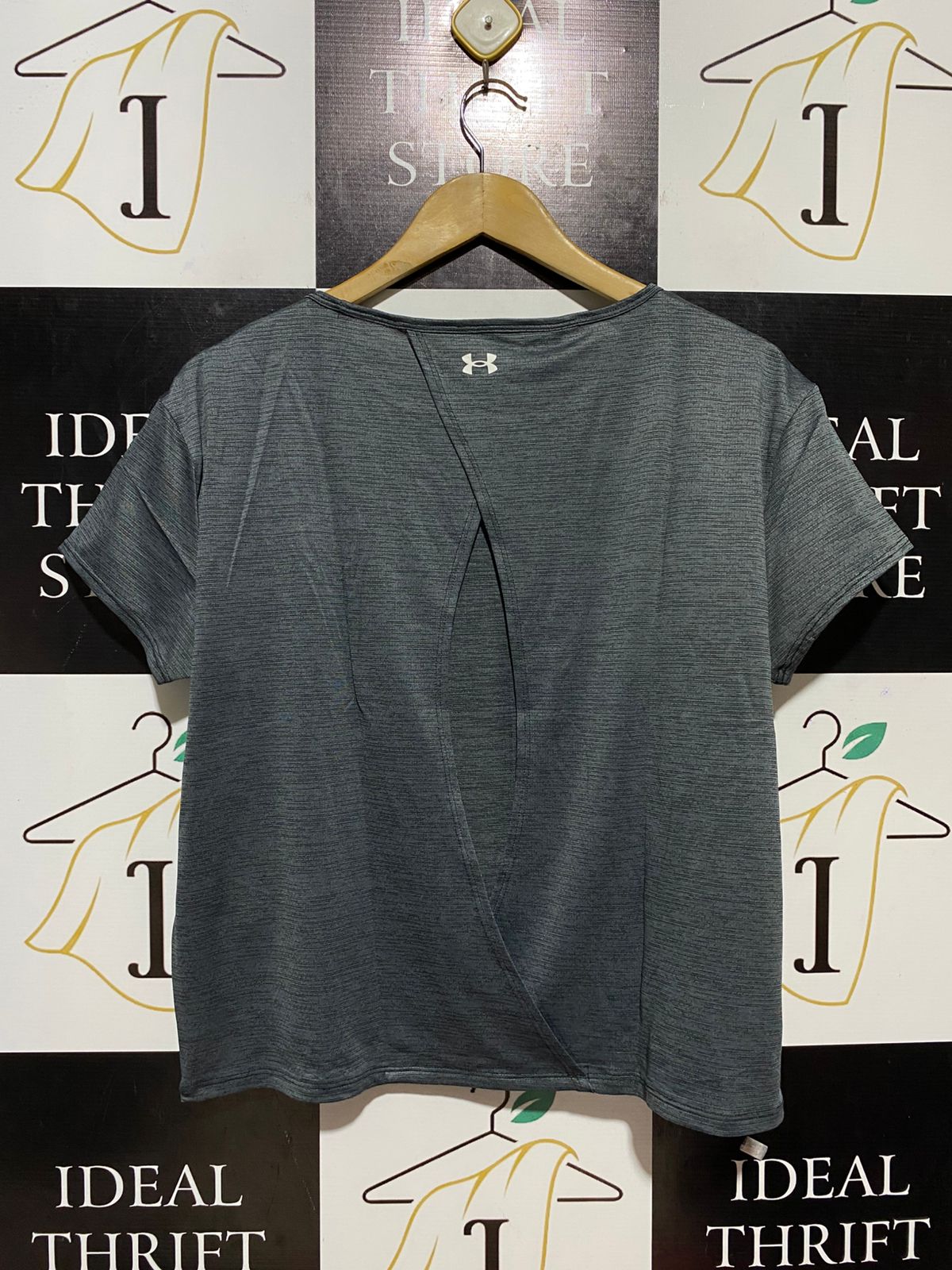 UNDER ARMOUR |M| BUST 21| B28| HEATGEAR WOMEN CHARCOAL GREY STRIPED SPORTS T-SHIRT
