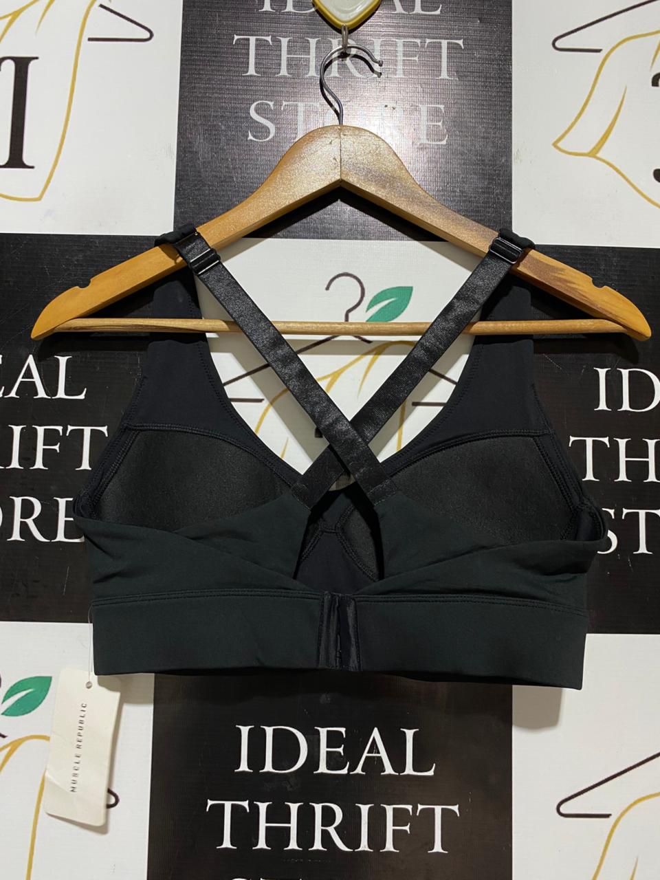 MUSCLE REPUBLIC |M| BUST 15| B27| BLACK V-NECK SPORTS BRA WITH WIDE UNDERBAND
