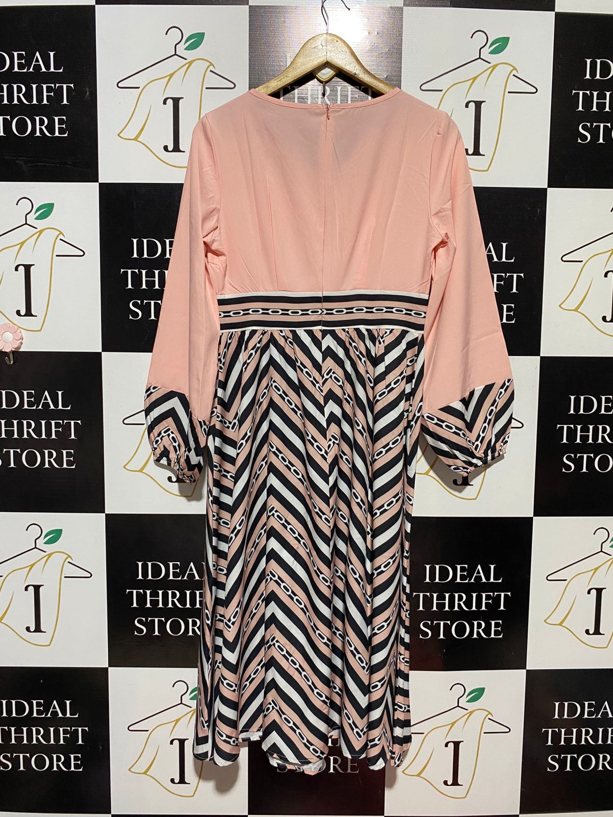 SHEIN |M| BUST 18| B29| PREMIUM PEACH AND GEOMETRIC PRINT MIDI DRESS WITH BALLOON SLEEVES