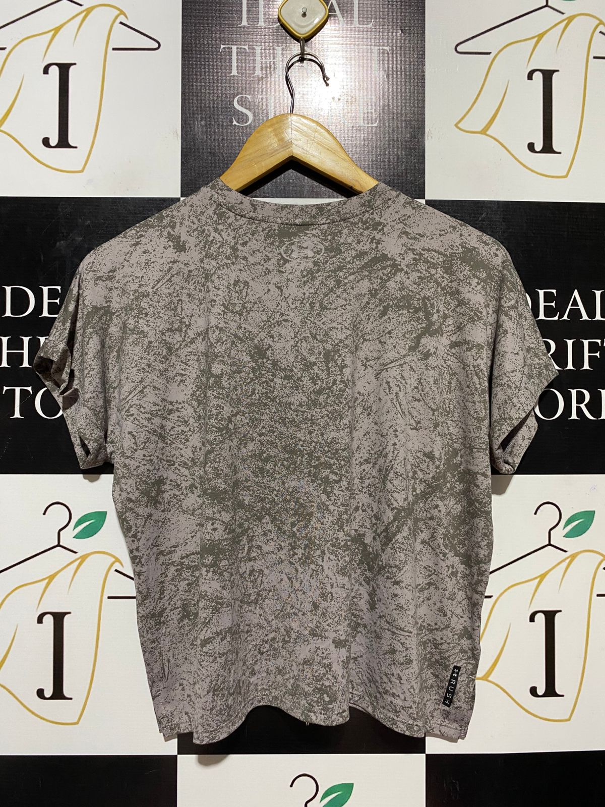 UNDER ARMOUR |XS| BUST FREE| B32| GREY MARBLE PRINT SPORTY T-SHIRT