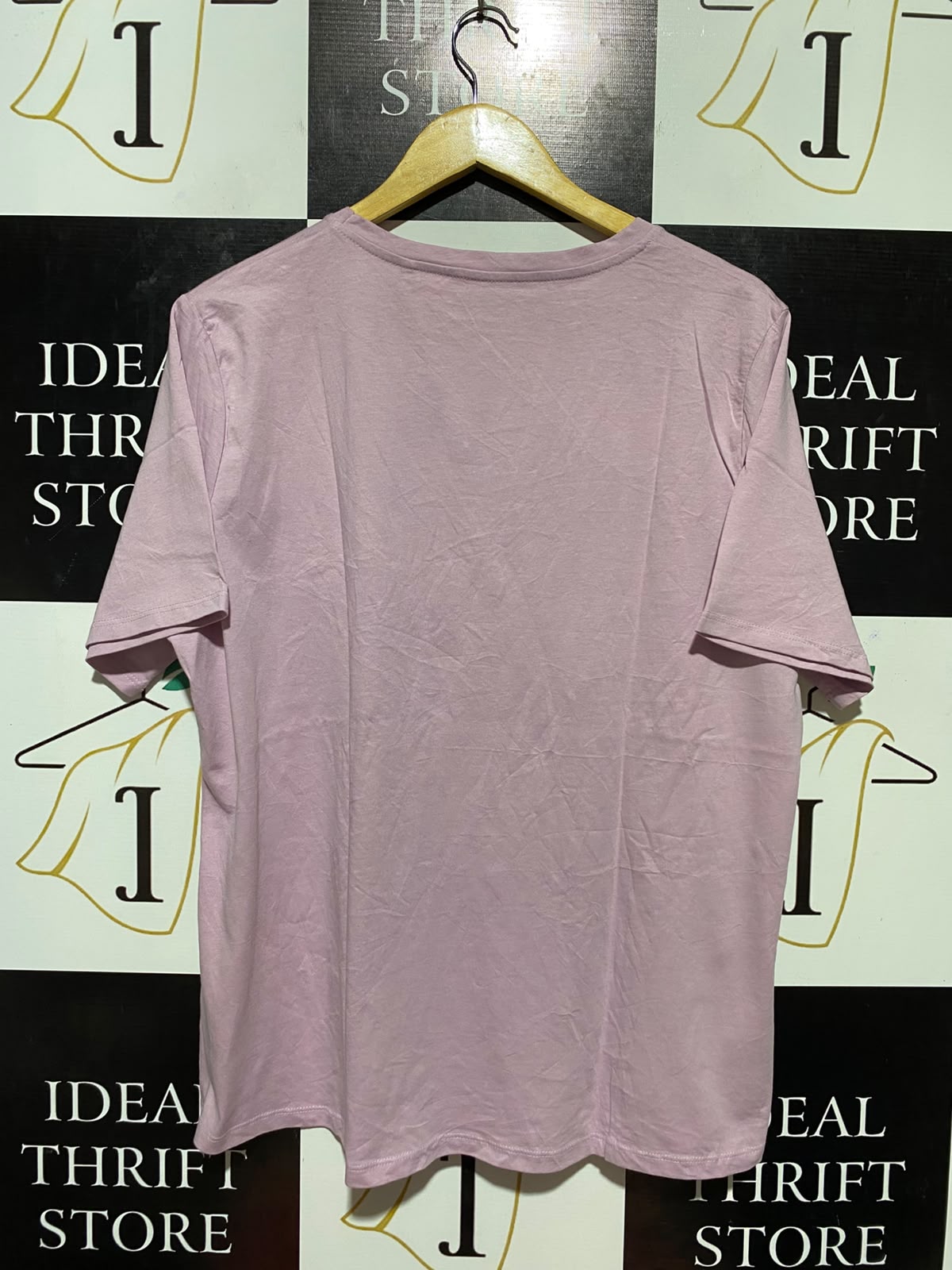 BRILLIANT BASICS |XL| BUST 22| B34| PREMIUM SOLID LILAC V-NECK BASIC TEE