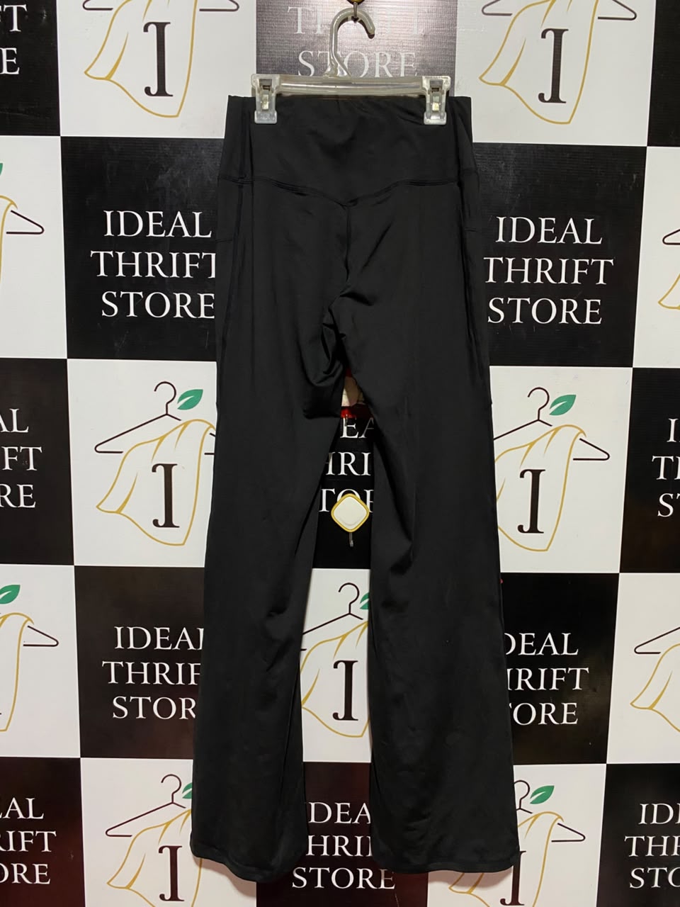 |M| WAIST 25| B34| HIGH-WAISTED BLACK FLARED YOGA PANTS WITH SIDE POCKETS