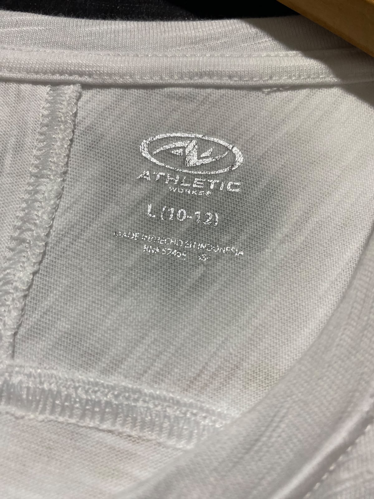 ATHLETIC |S| BUST 16| B36| WOMEN'S LIGHT GREY HOLOGRAPHIC GRAPHIC STRIPE ATHLETIC T-SHIRT