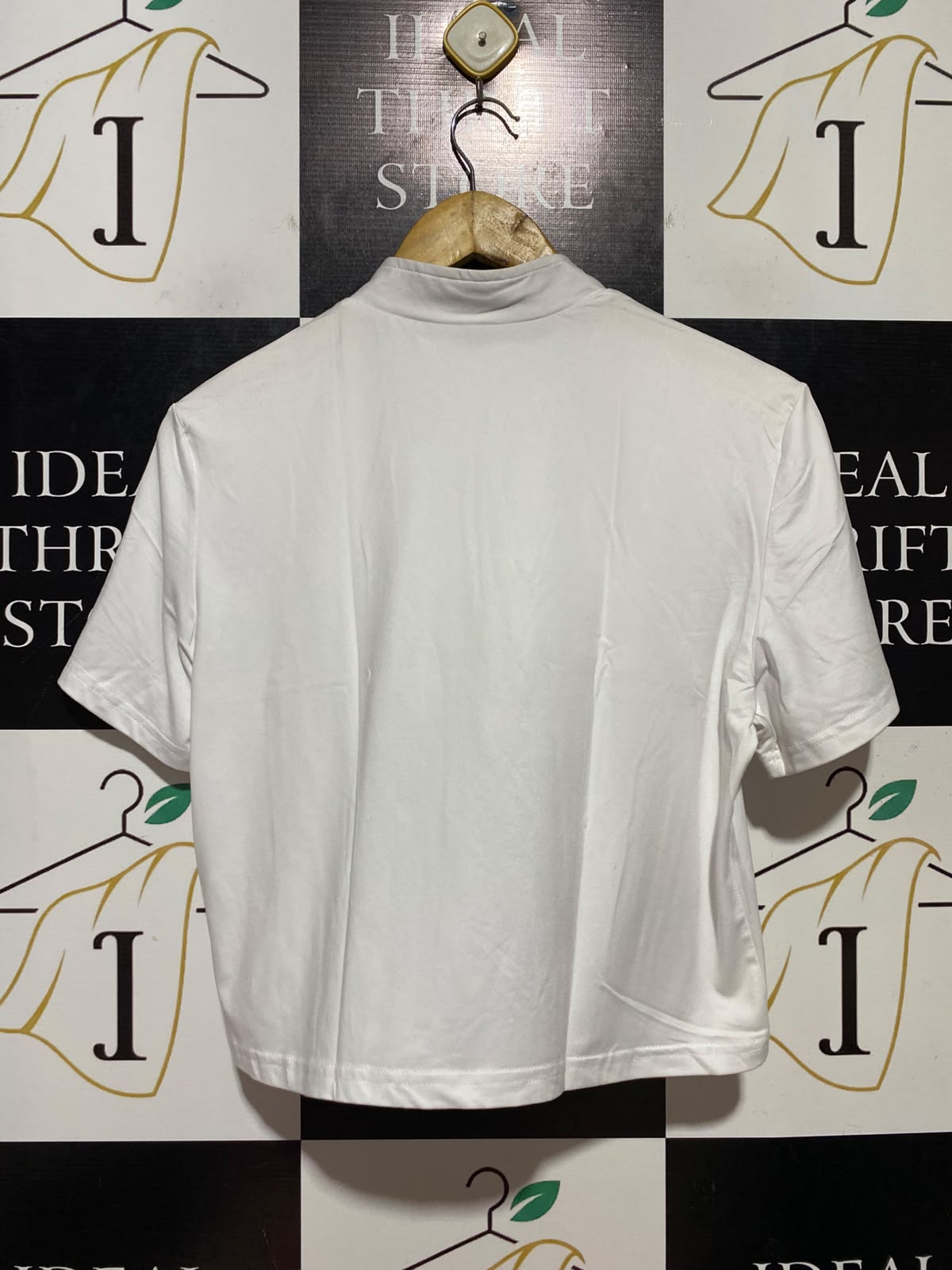 FEVER CITY |S| BUST 19| B37| WHITE HALF ZIP CROP TOP SHORT SLEEVE REFLECTIVE PIPING ATHLETIC TEE