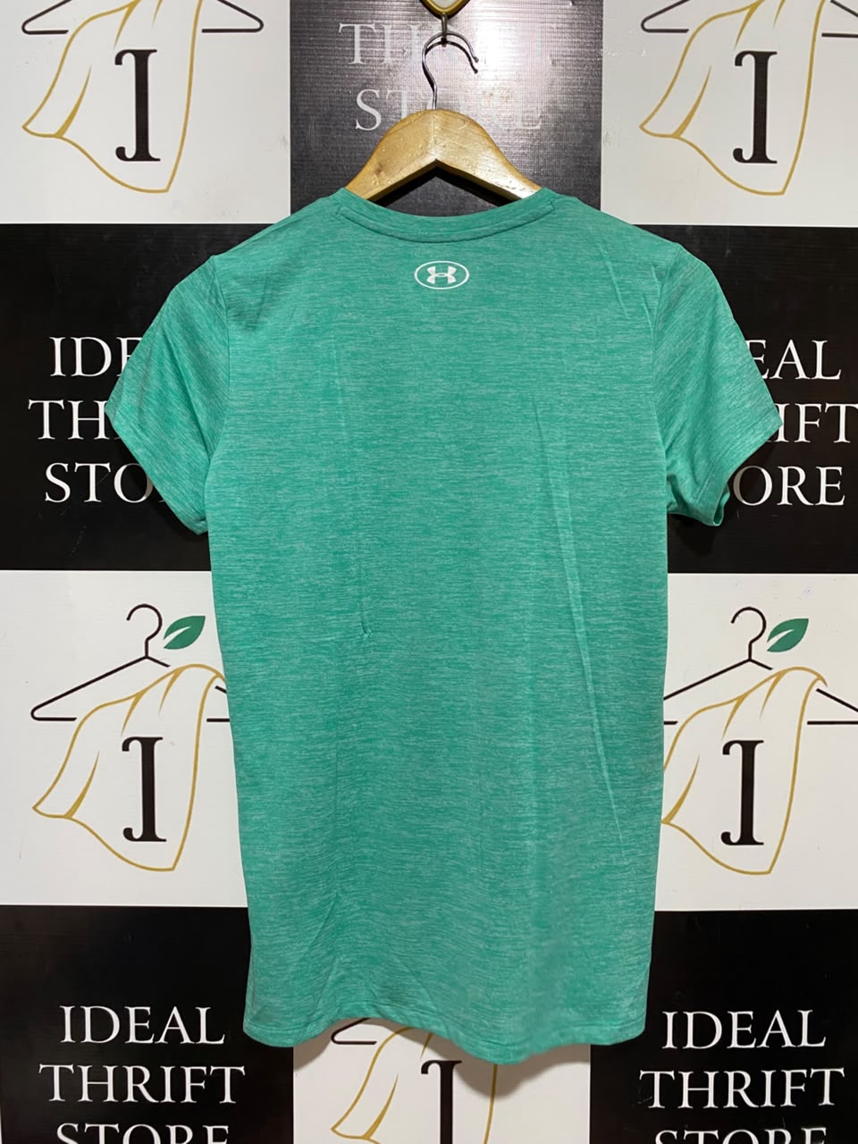 UNDER ARMOUR |M| BUST 18| B36| WOMEN'S HEATGEAR SHORT SLEEVE V-NECK ATHLETIC T-SHIRT IN HEATHER GREEN