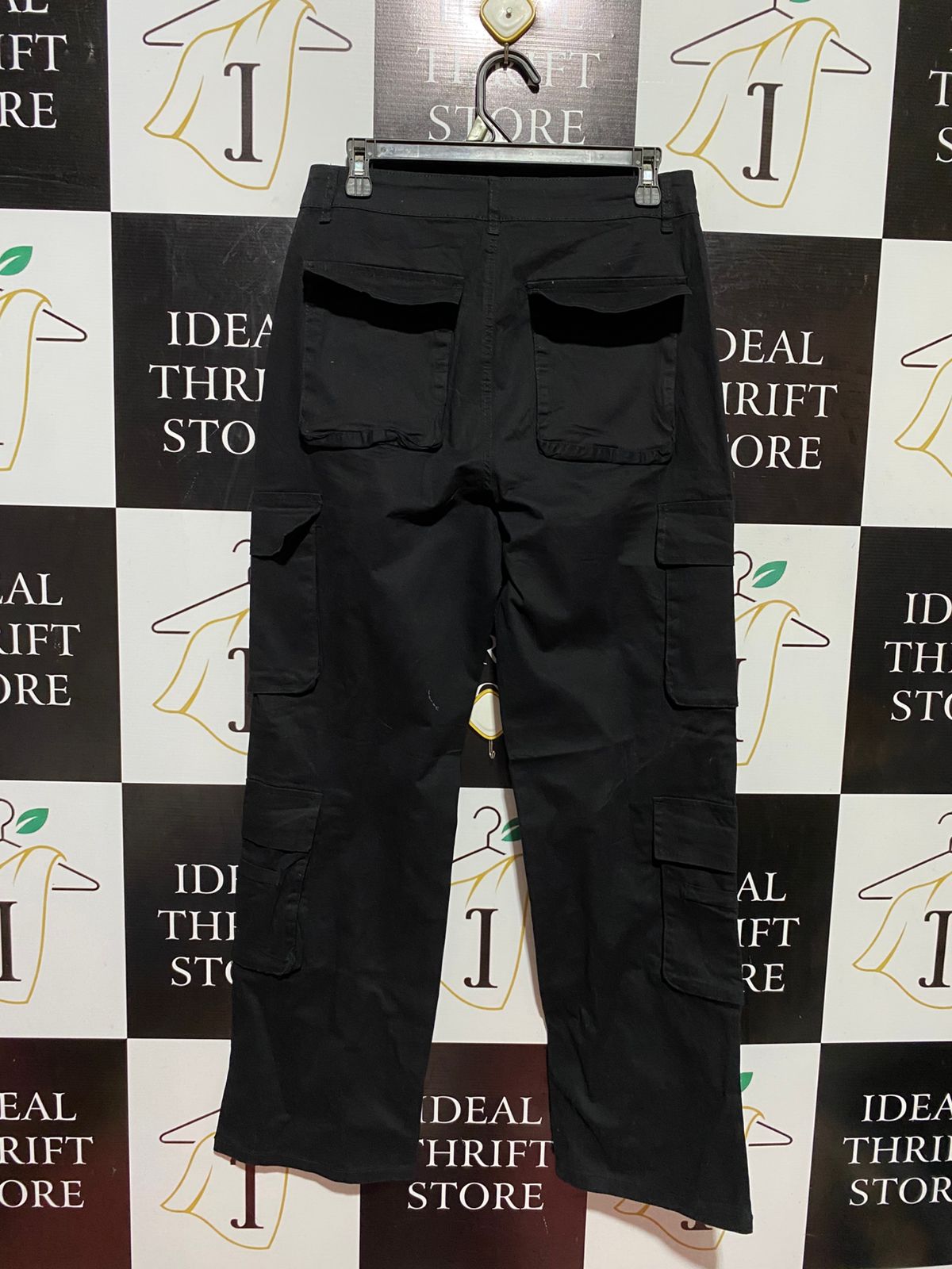 NF |L| WAIST 29| B38| CLASSIC BLACK MULTI-POCKET CARGO PANTS WITH STRAIGHT-LEG FIT